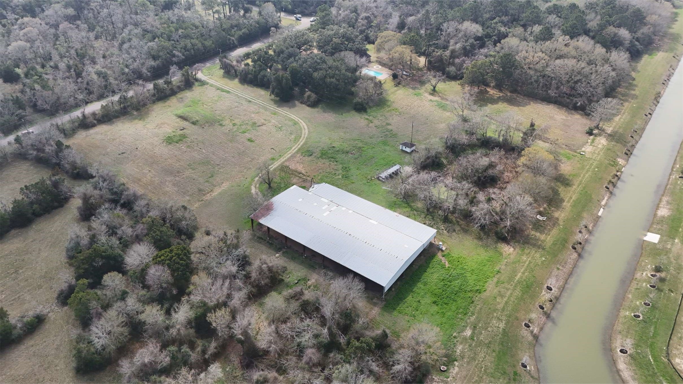 2401 Flora/cr 422 Road Property Photo 1