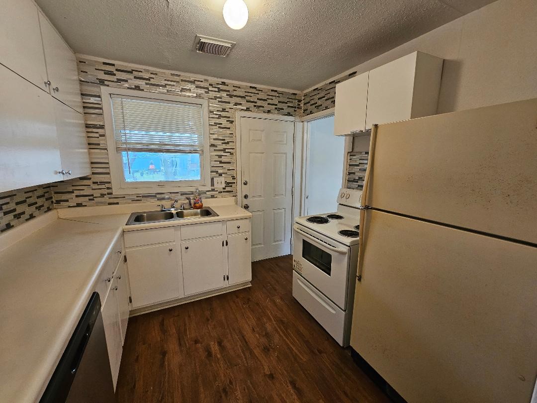 1013 W Snyder Street Property Photo 8