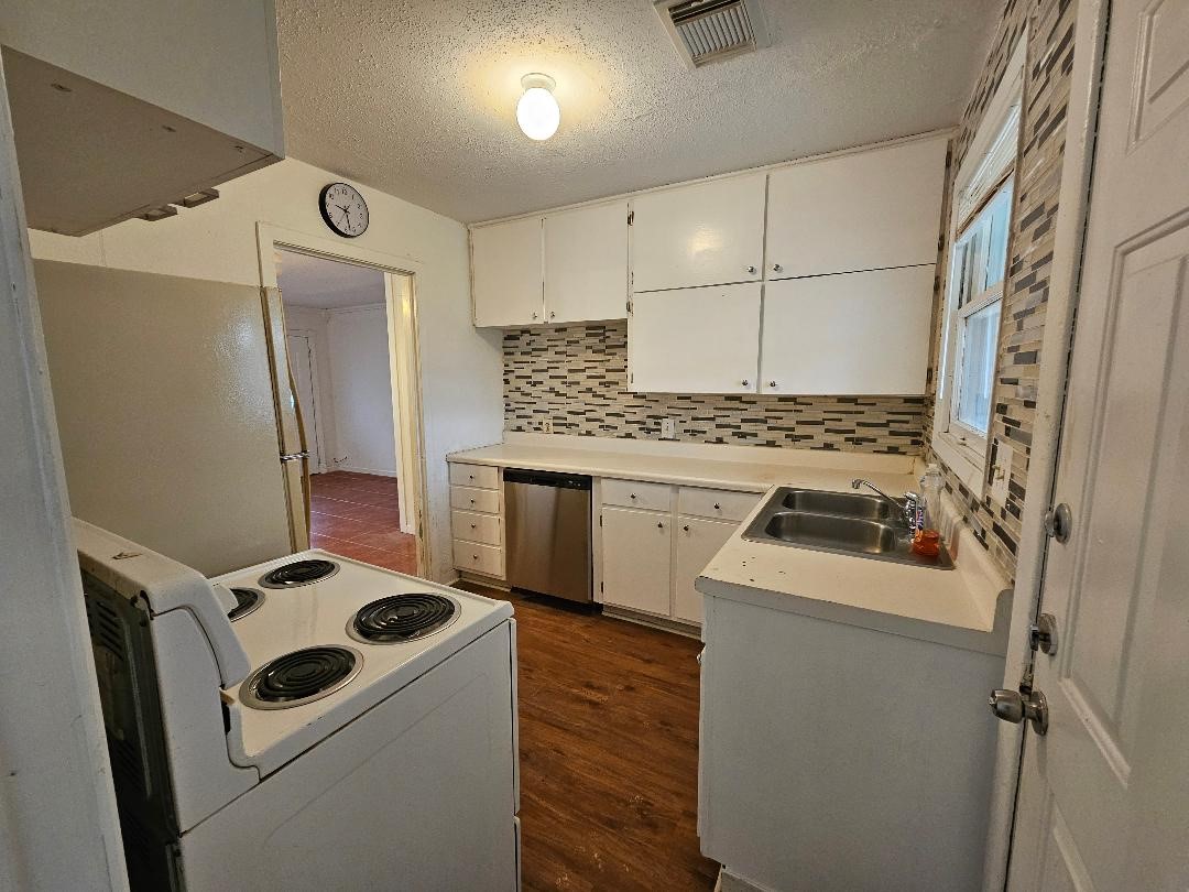 1013 W Snyder Street Property Photo 9