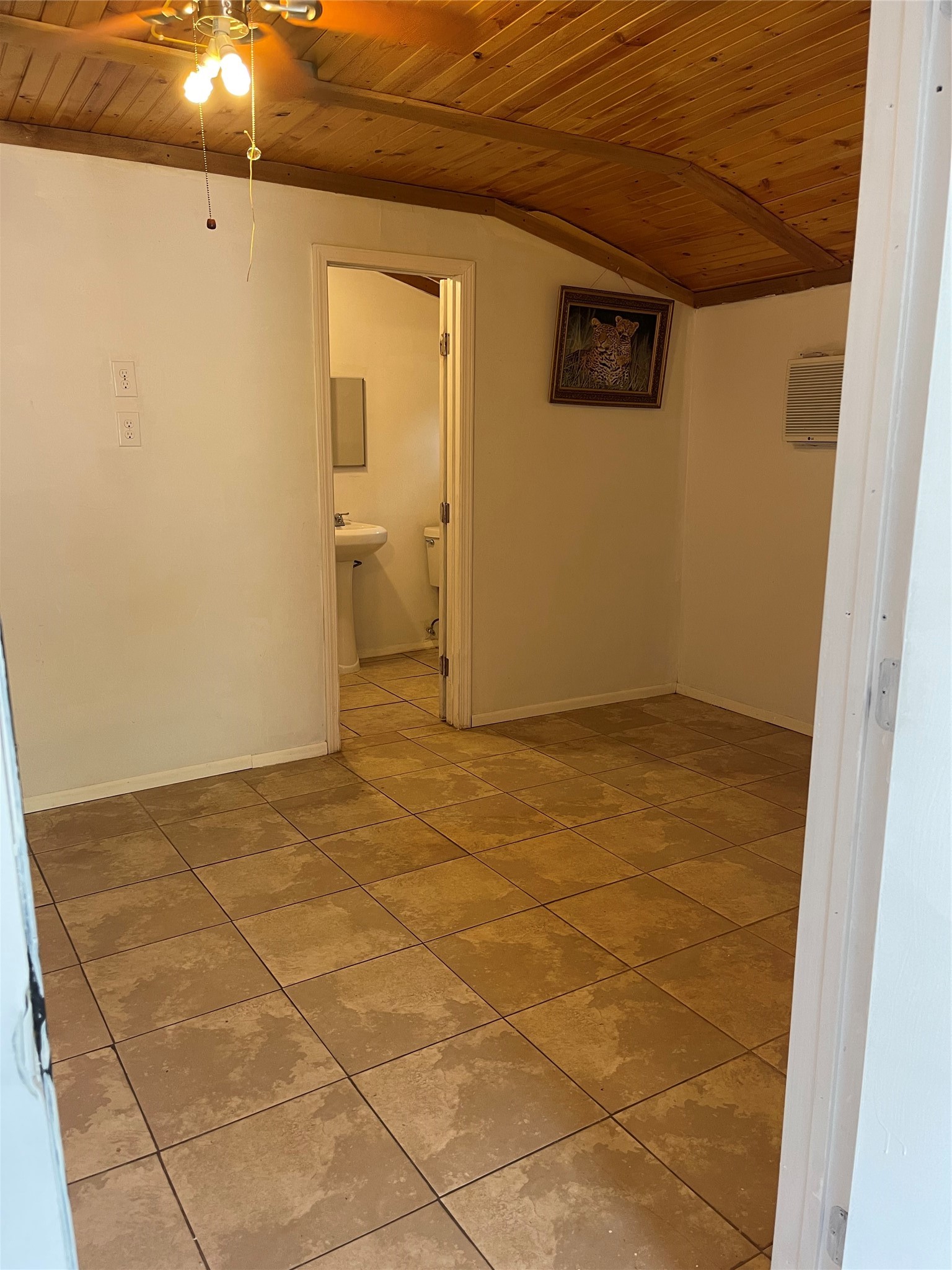 1472 1/2 Godwin Street Property Photo 6