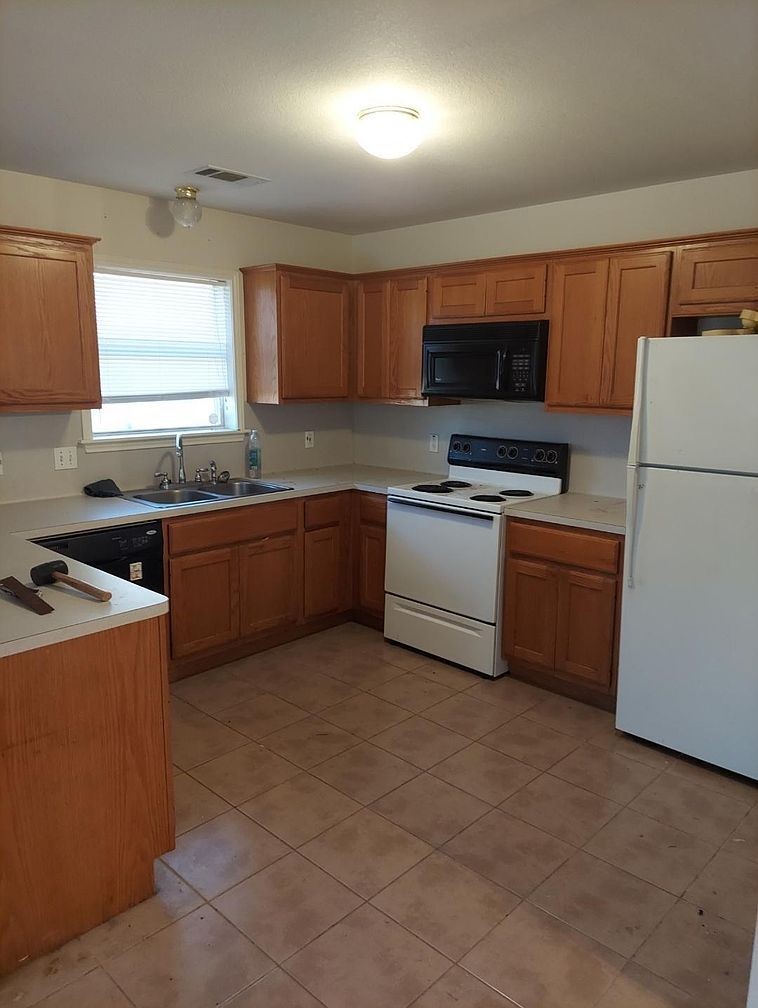1725 Rock Hollow Loop Property Photo 5