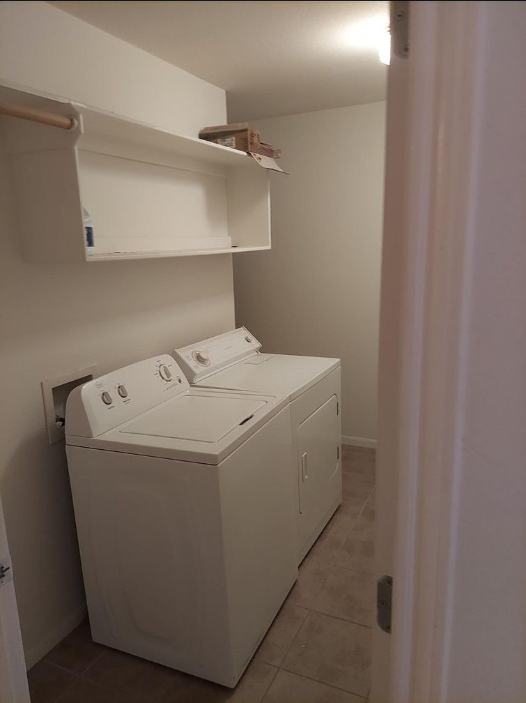 1725 Rock Hollow Loop Property Photo 7
