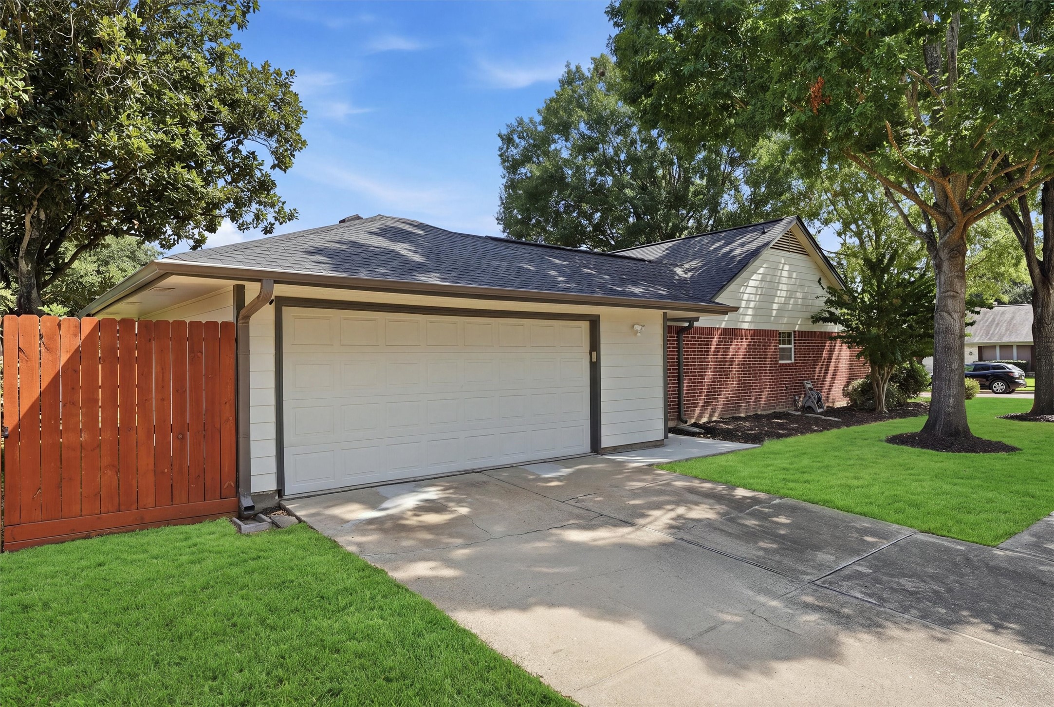 3734 Sweetbriar Drive Property Photo 2
