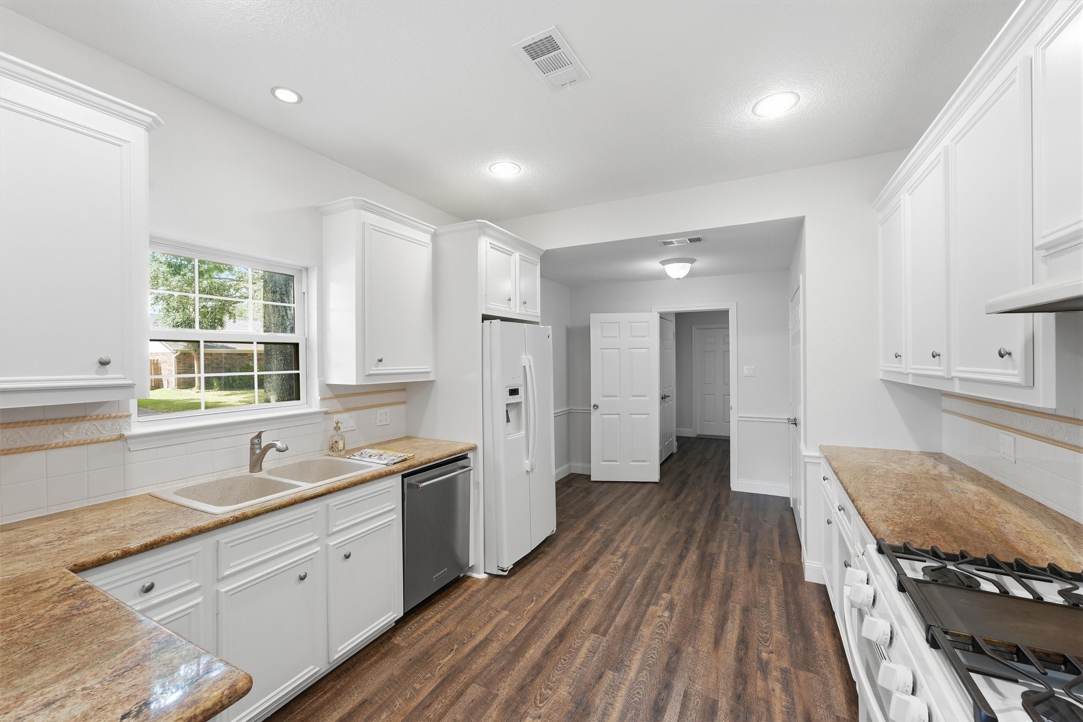 3734 Sweetbriar Drive Property Photo 15