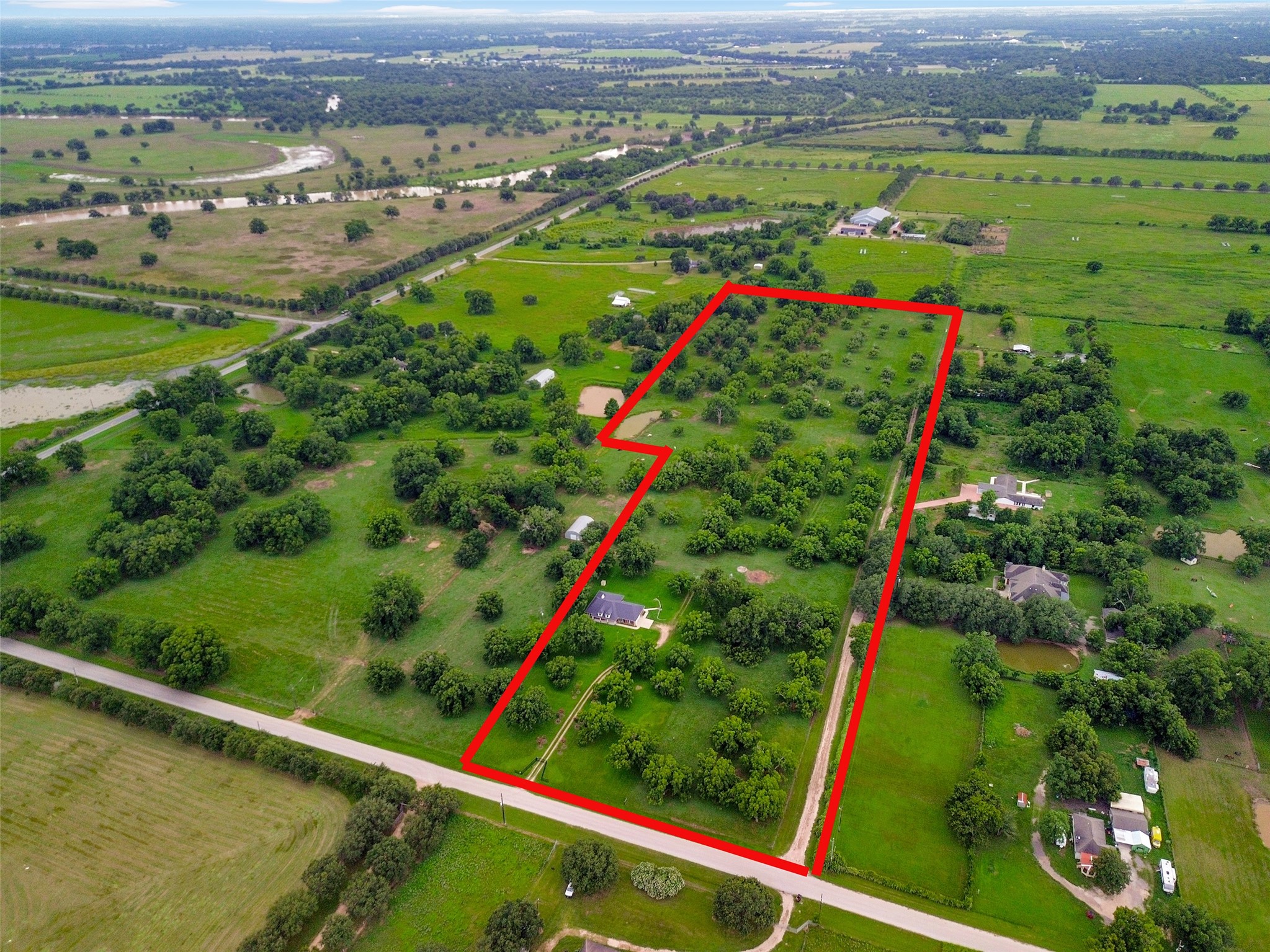 000 County Line Road Property Photo 1
