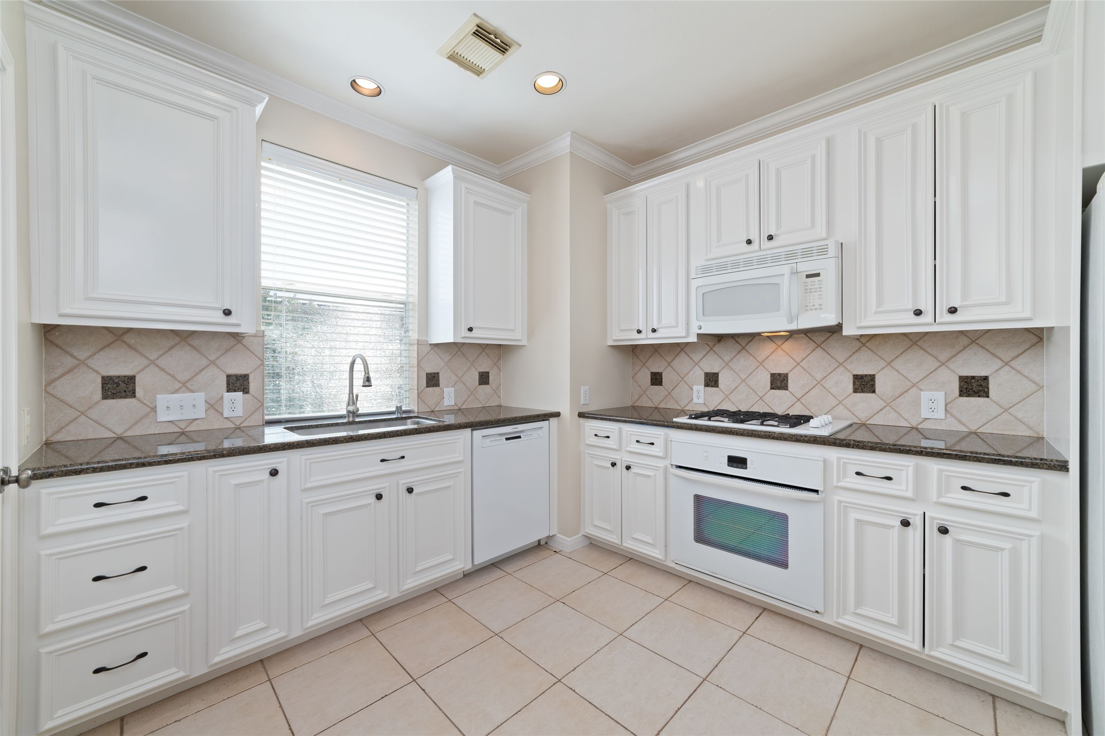 2256 La Branch Street Property Photo 15