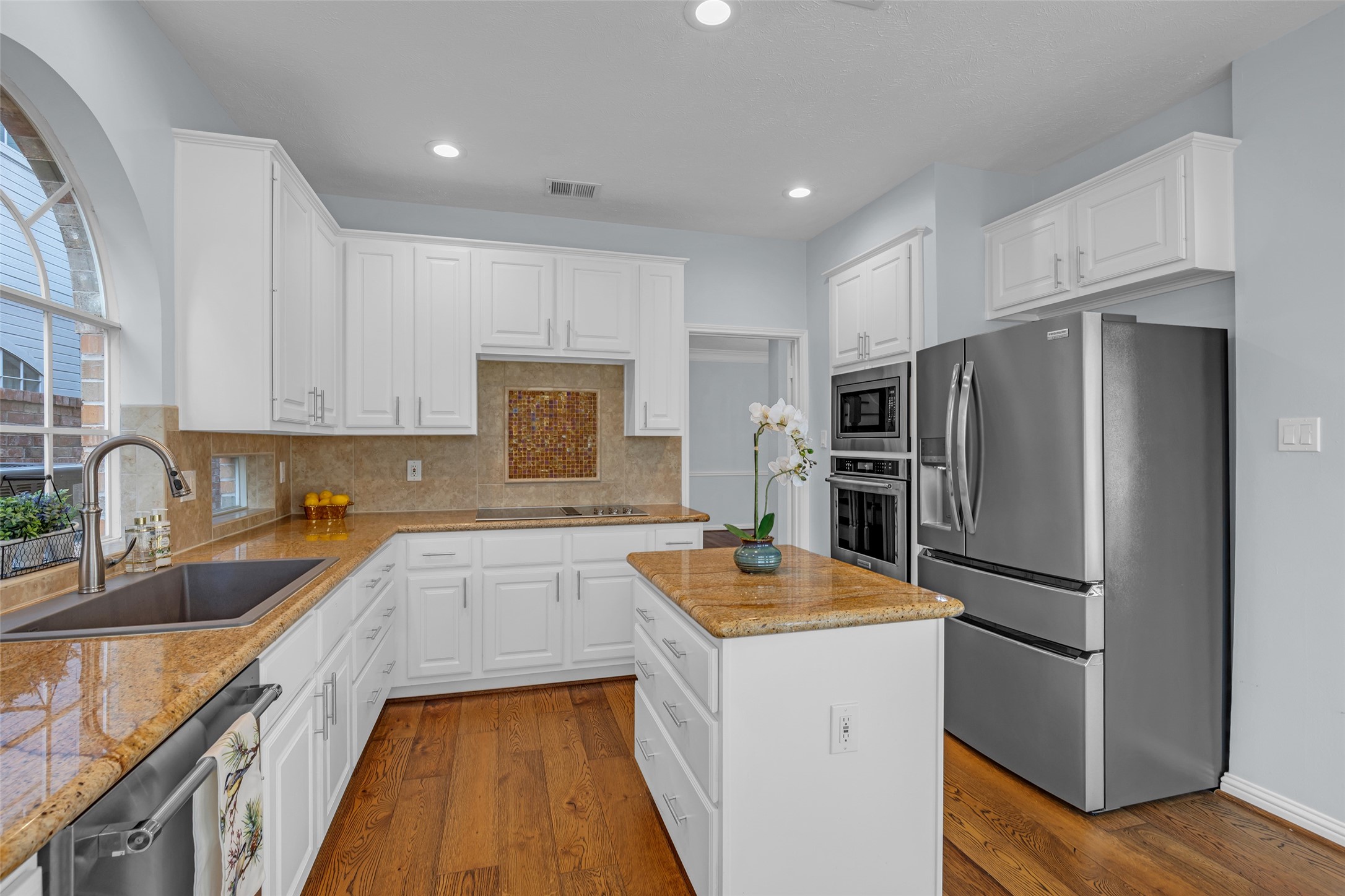 12852 Kingsbridge Lane Property Photo 8