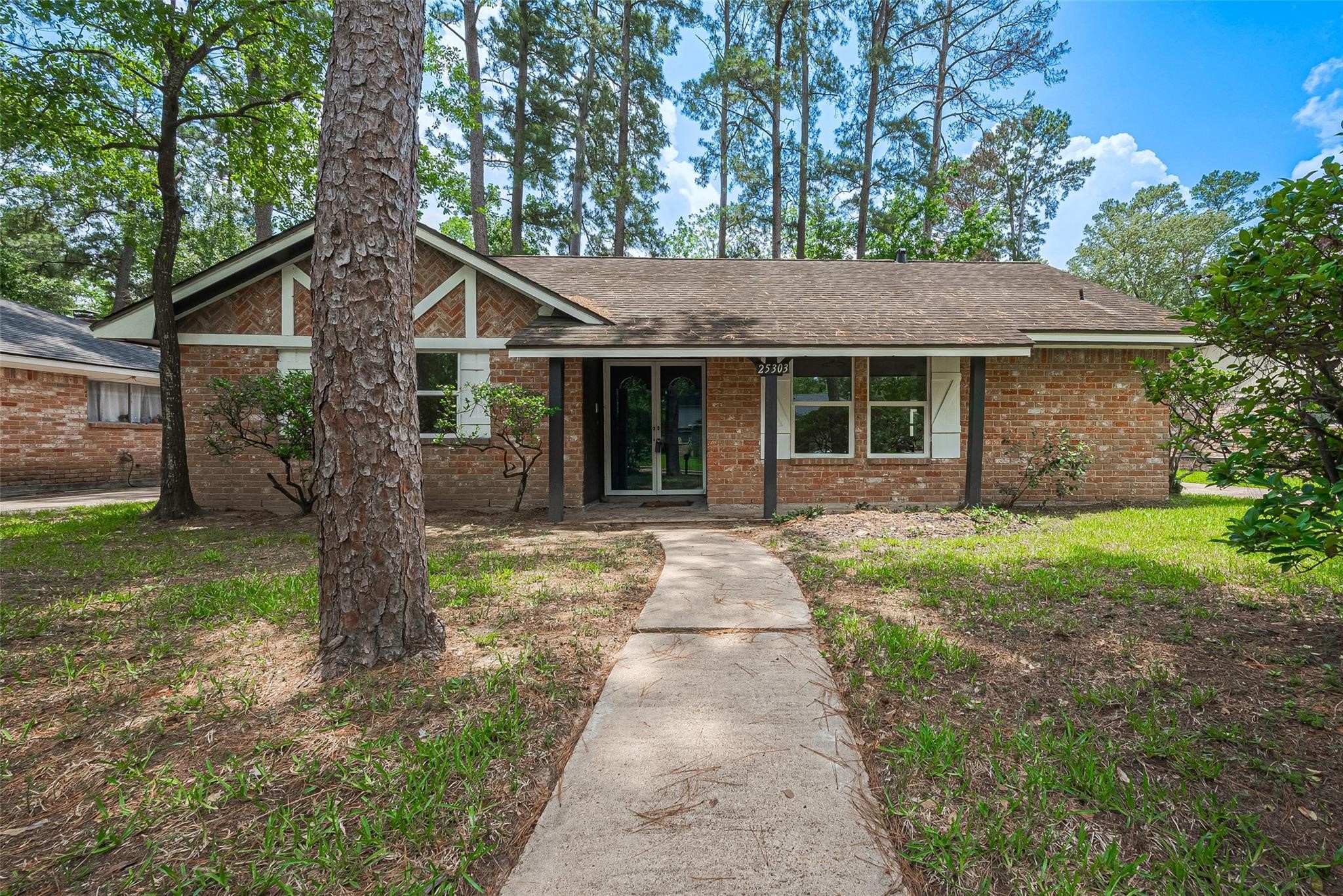 25303 Lynbriar Lane Property Photo 1