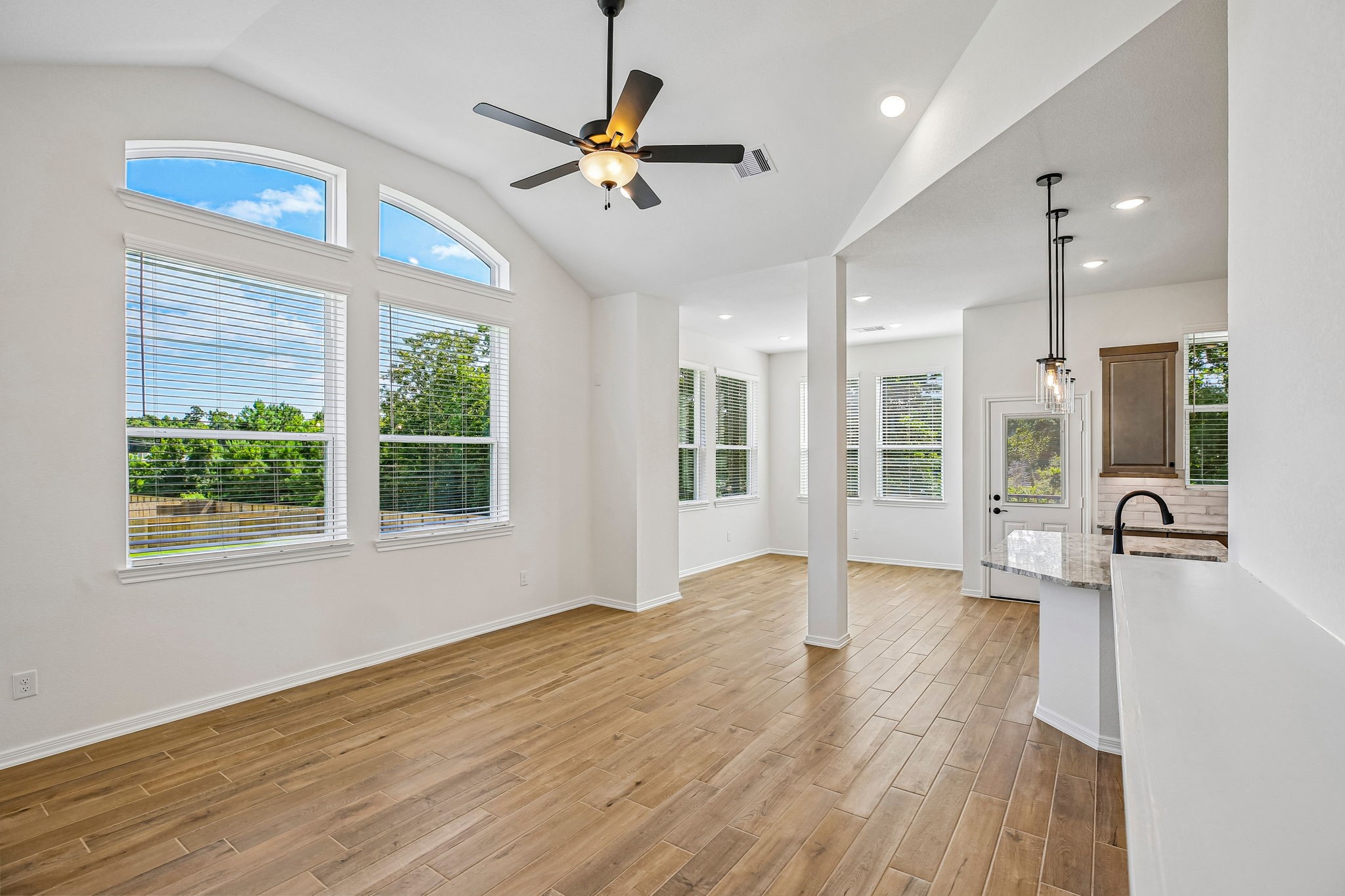 417 East Coralburst Loop Property Photo 14
