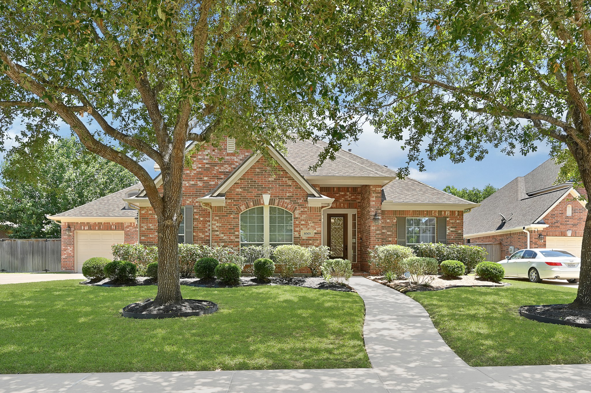 8303 Crescent Knolls Drive Property Photo 1
