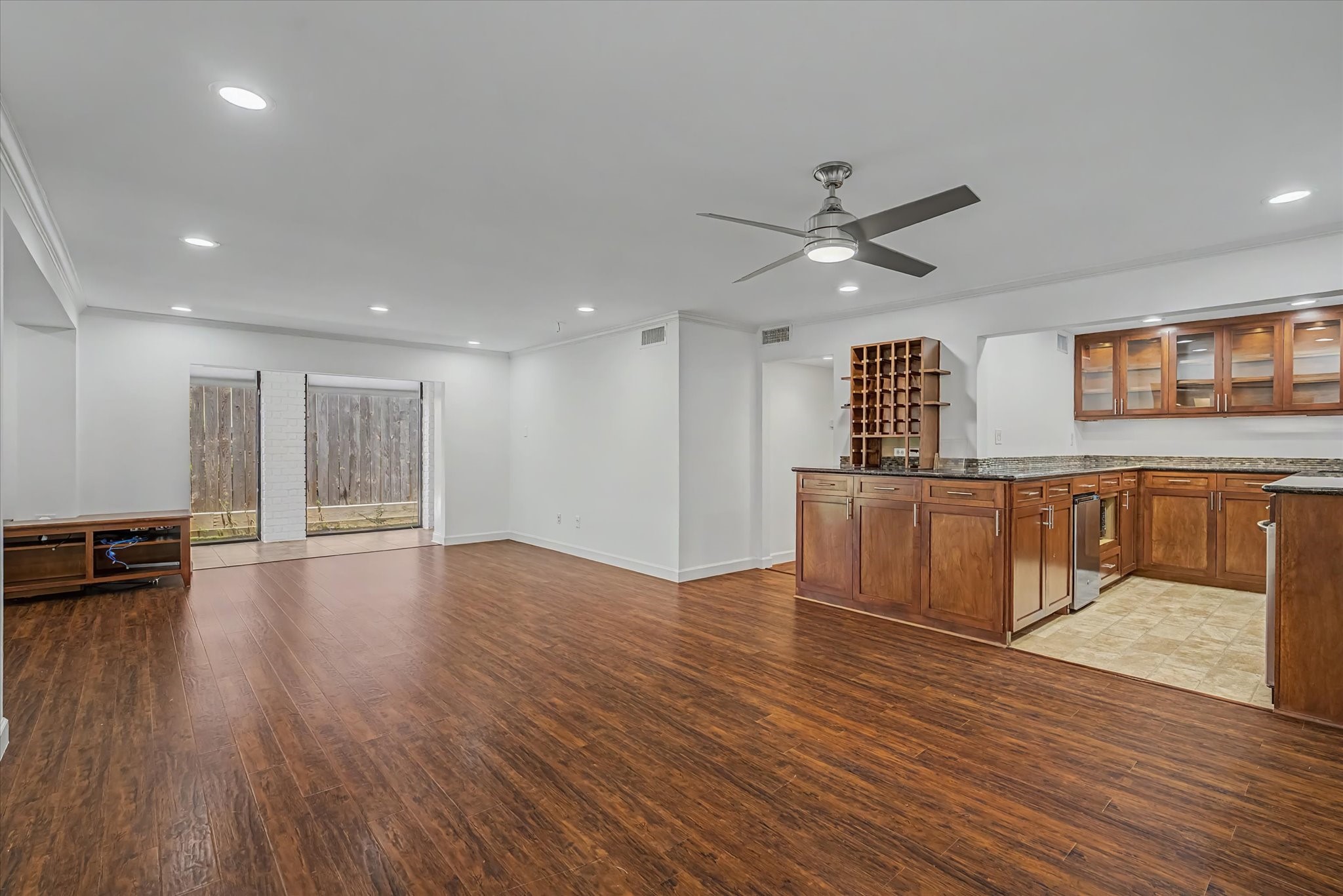7575 Katy Freeway 4 Property Photo 8