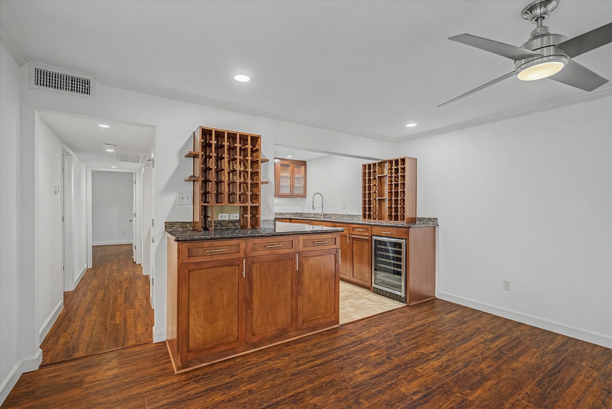 7575 Katy Freeway 4 Property Photo 12