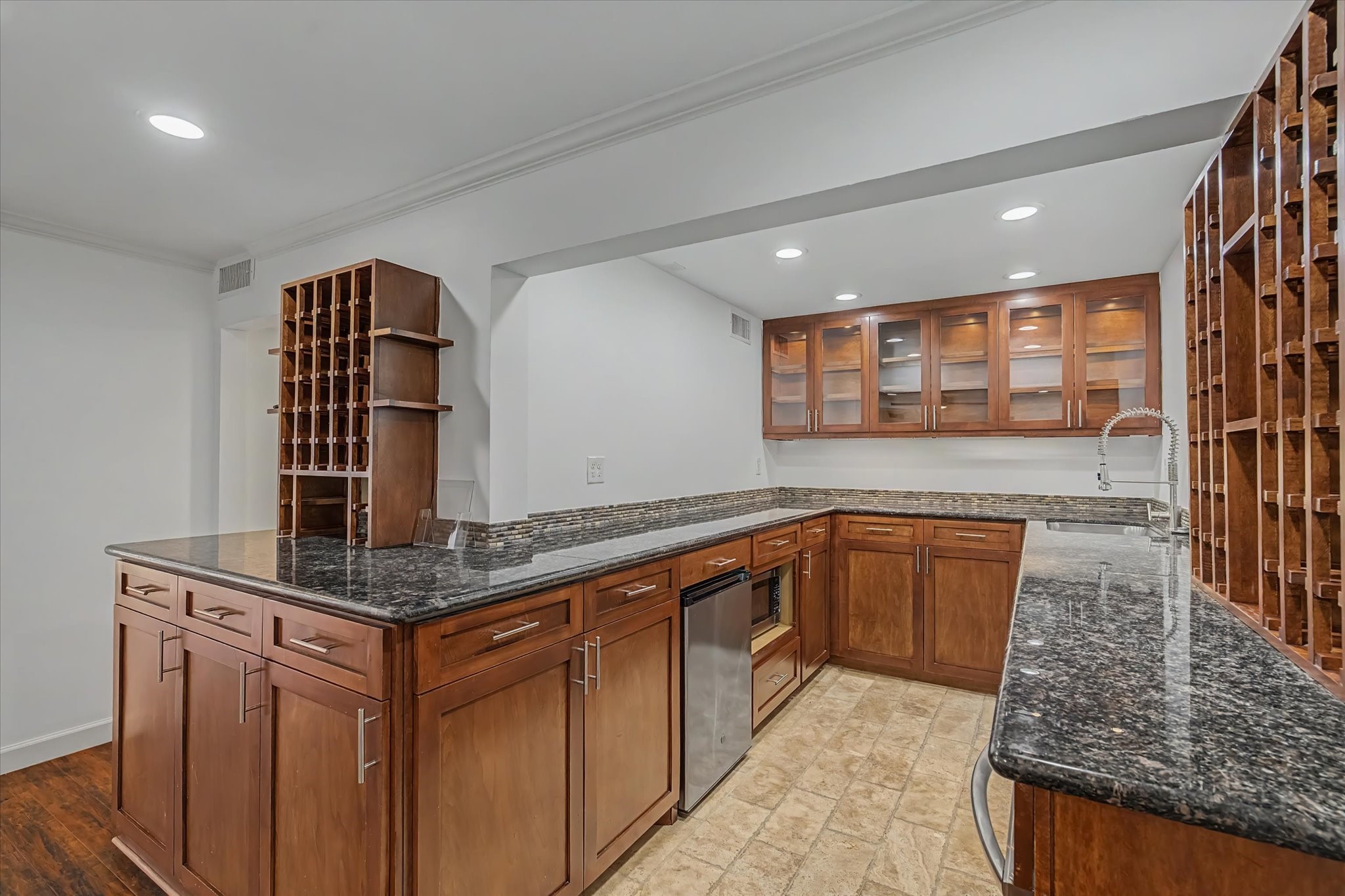 7575 Katy Freeway 4 Property Photo 13