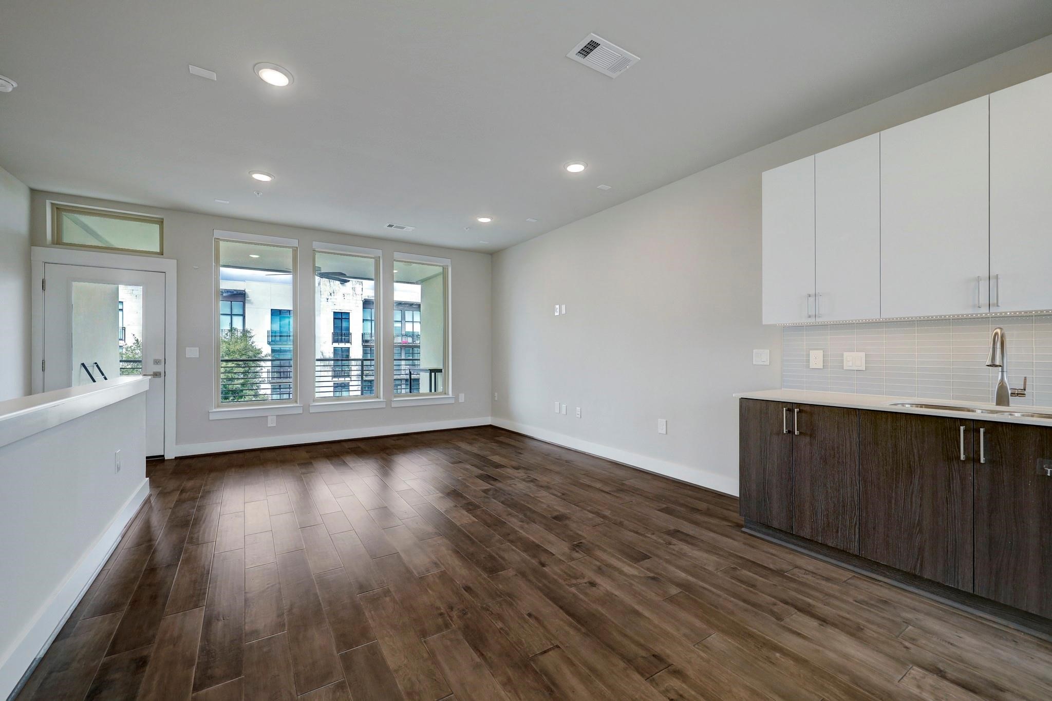 4819 Caroline Street 306 Property Photo 4