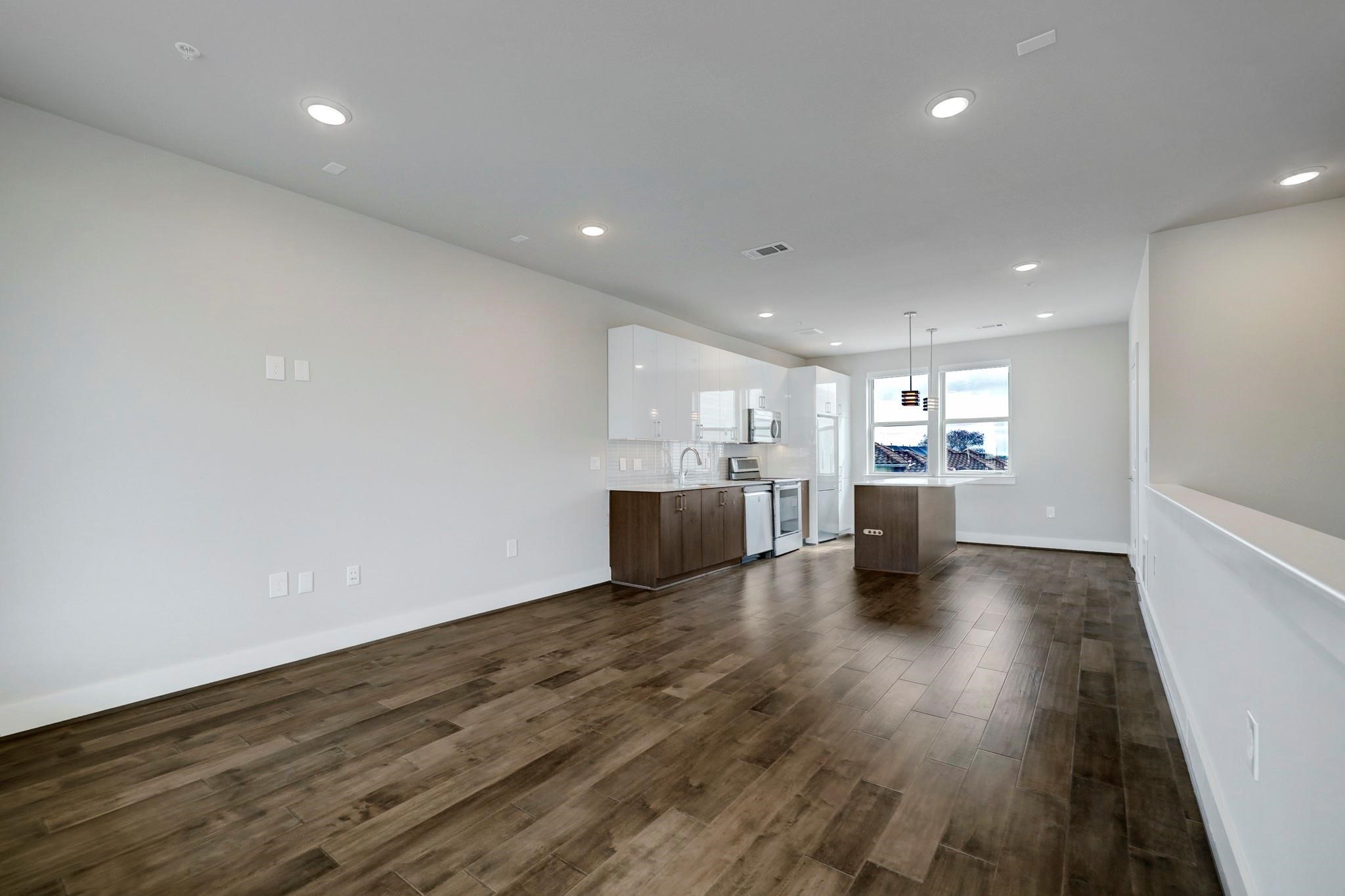 4819 Caroline Street 306 Property Photo 5