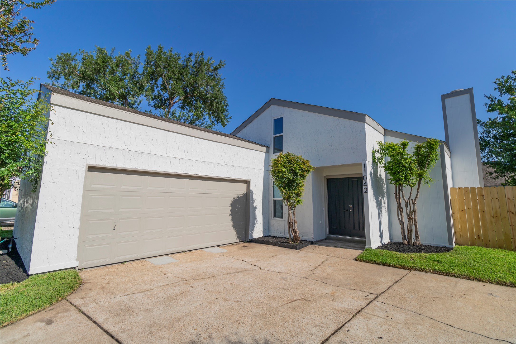 11042 Petworth Drive Property Photo 2