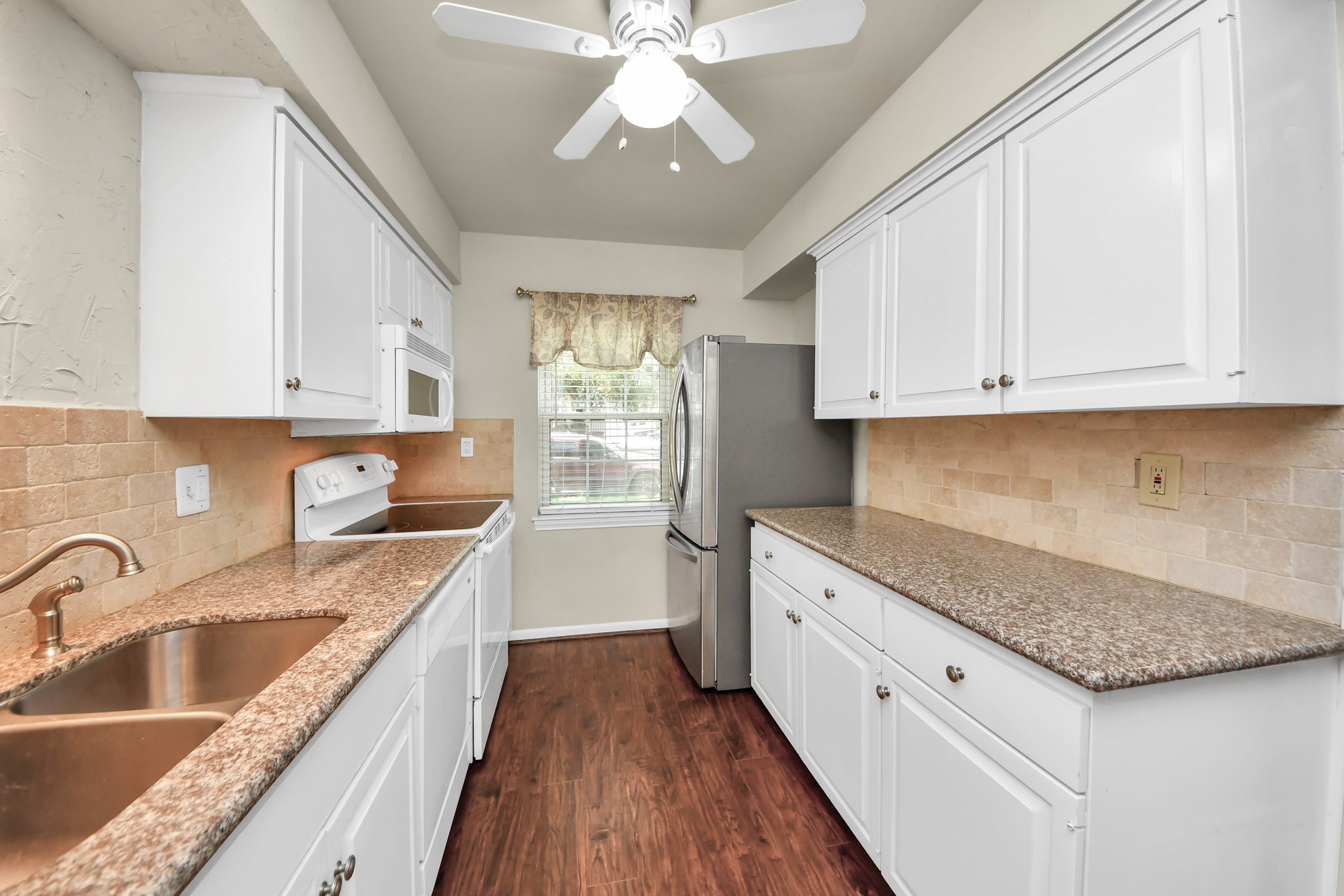 6334 Chevy Chase Drive 17 Property Photo 3
