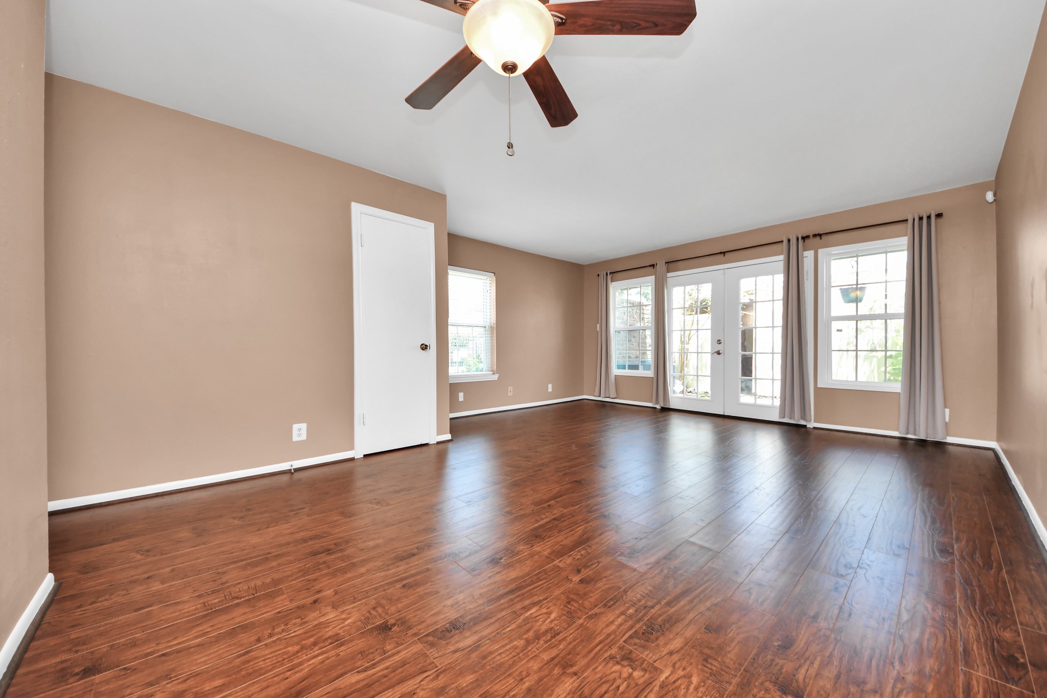 6334 Chevy Chase Drive 17 Property Photo 7