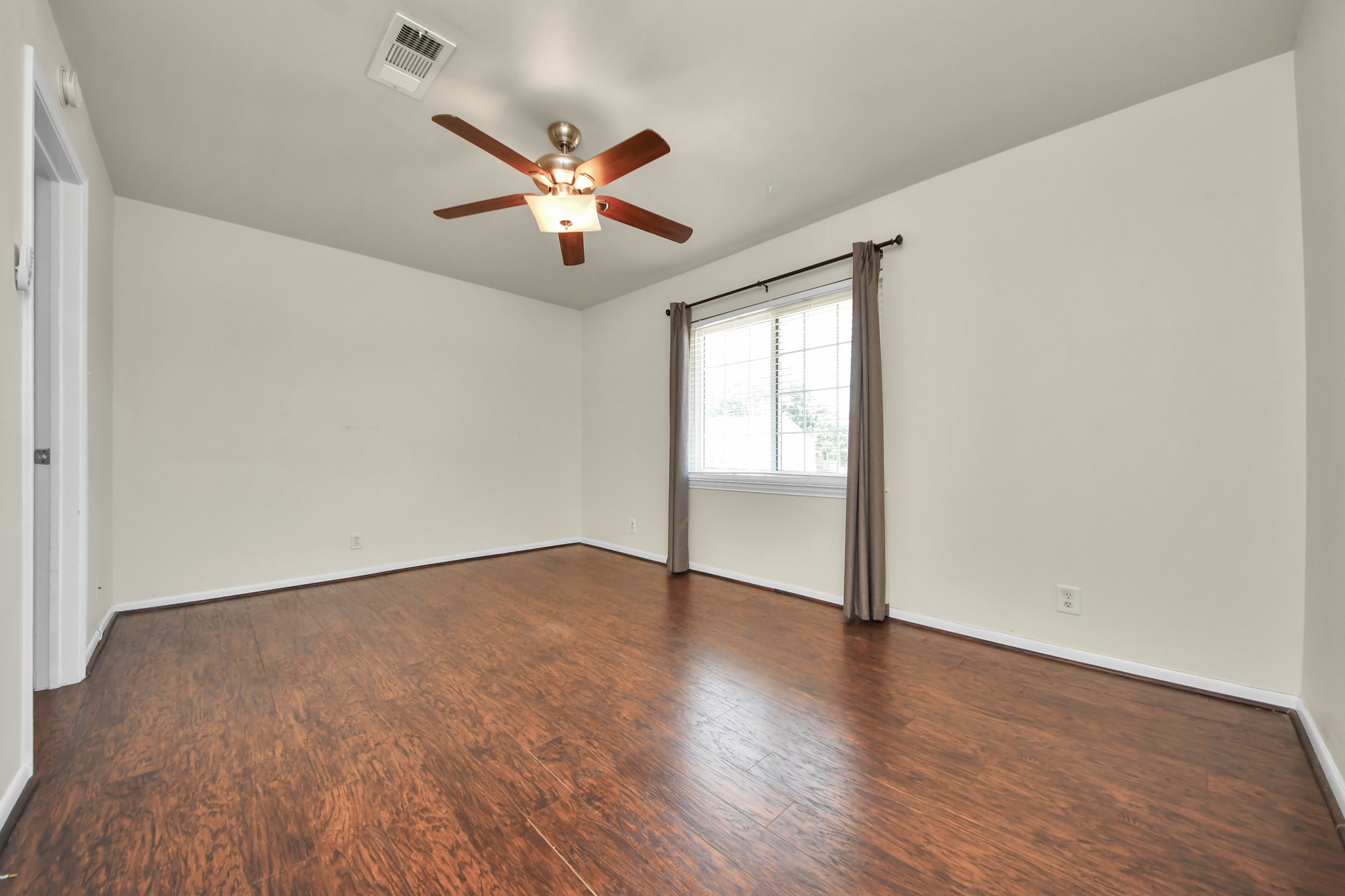 6334 Chevy Chase Drive 17 Property Photo 8