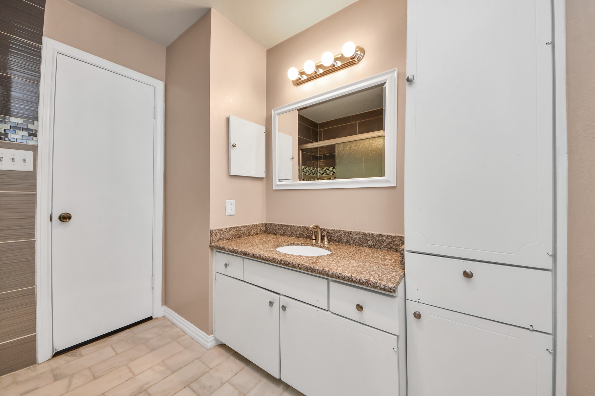6334 Chevy Chase Drive 17 Property Photo 11