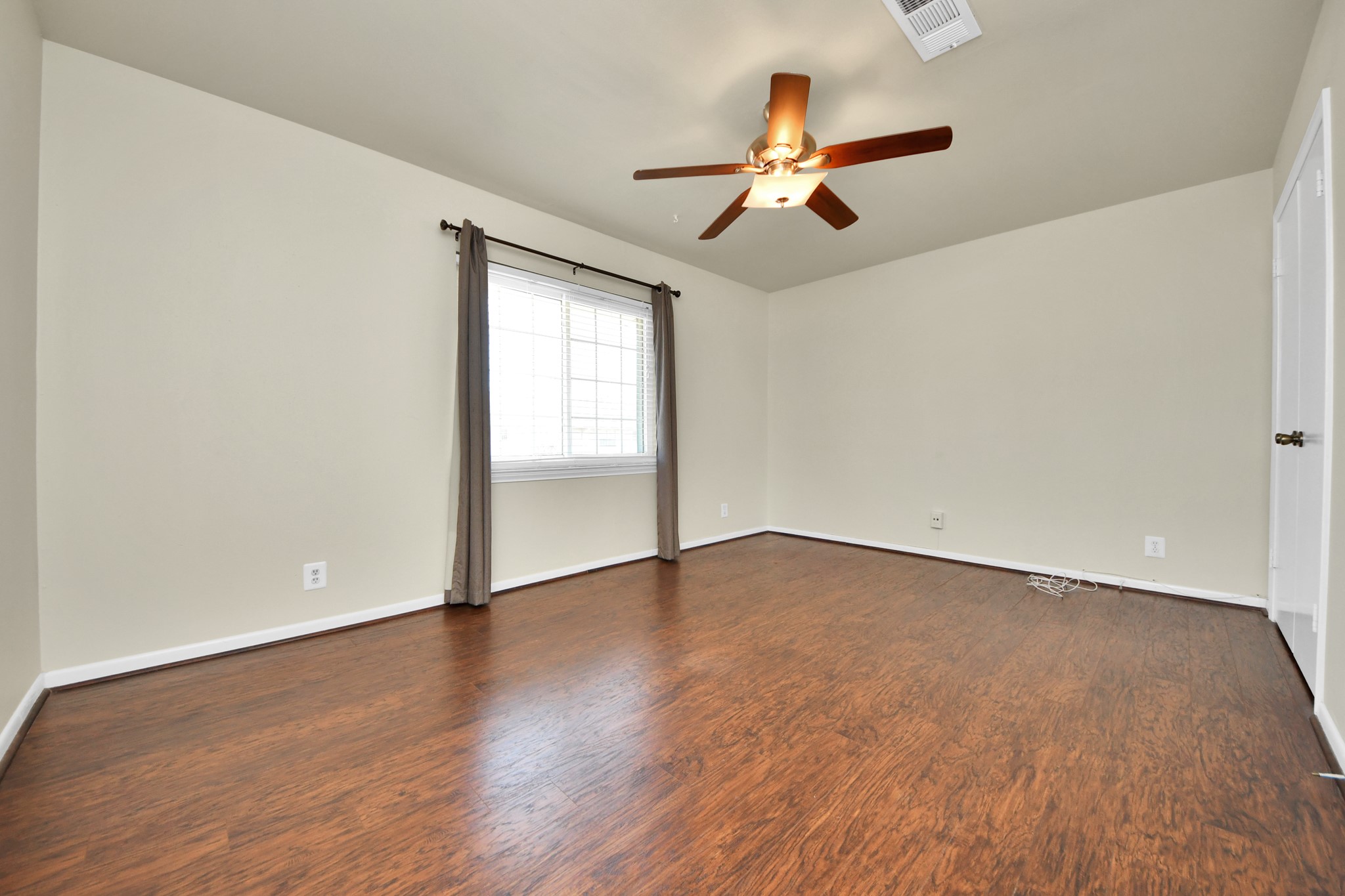 6334 Chevy Chase Drive 17 Property Photo 12