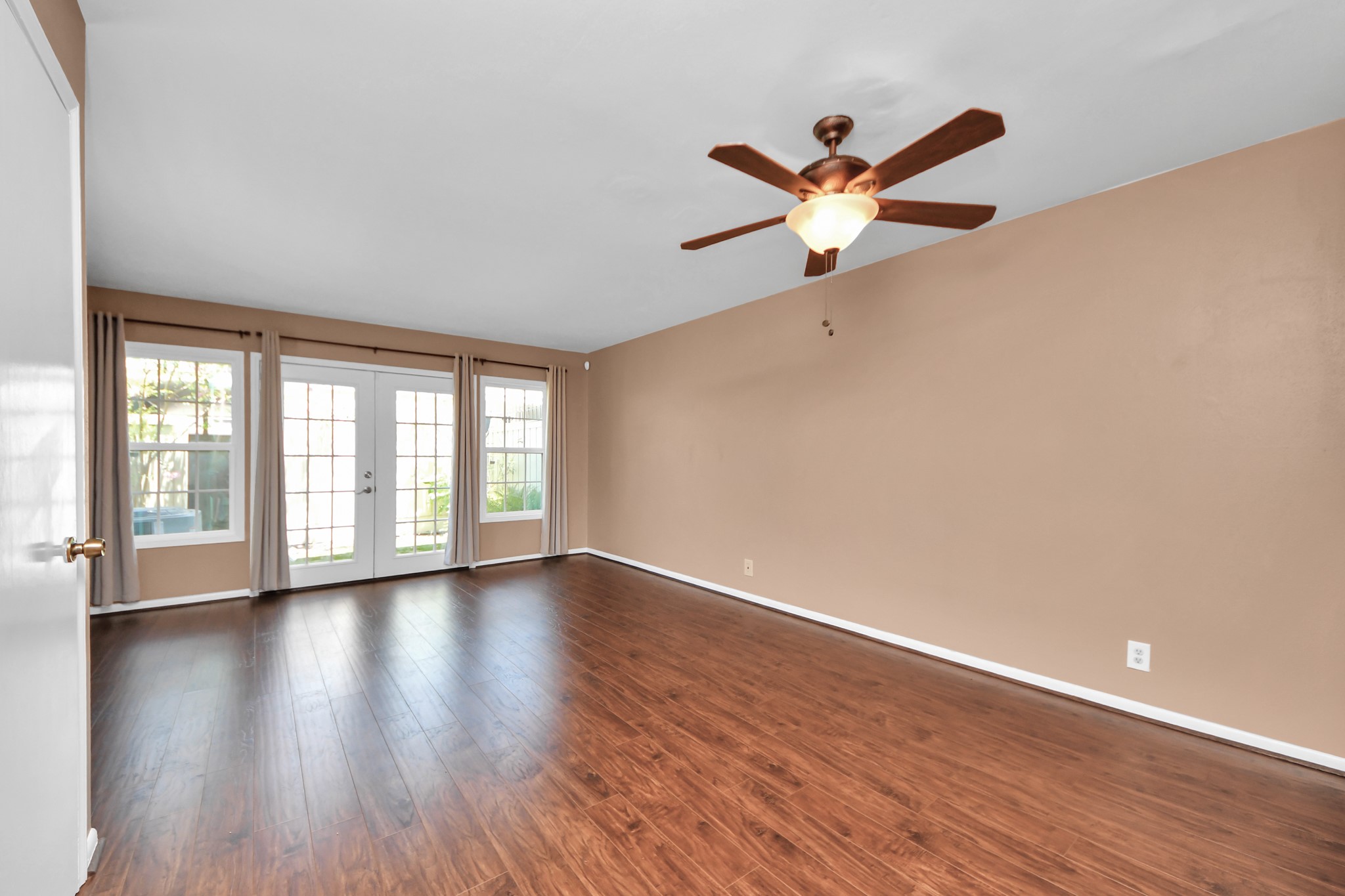 6334 Chevy Chase Drive 17 Property Photo 15