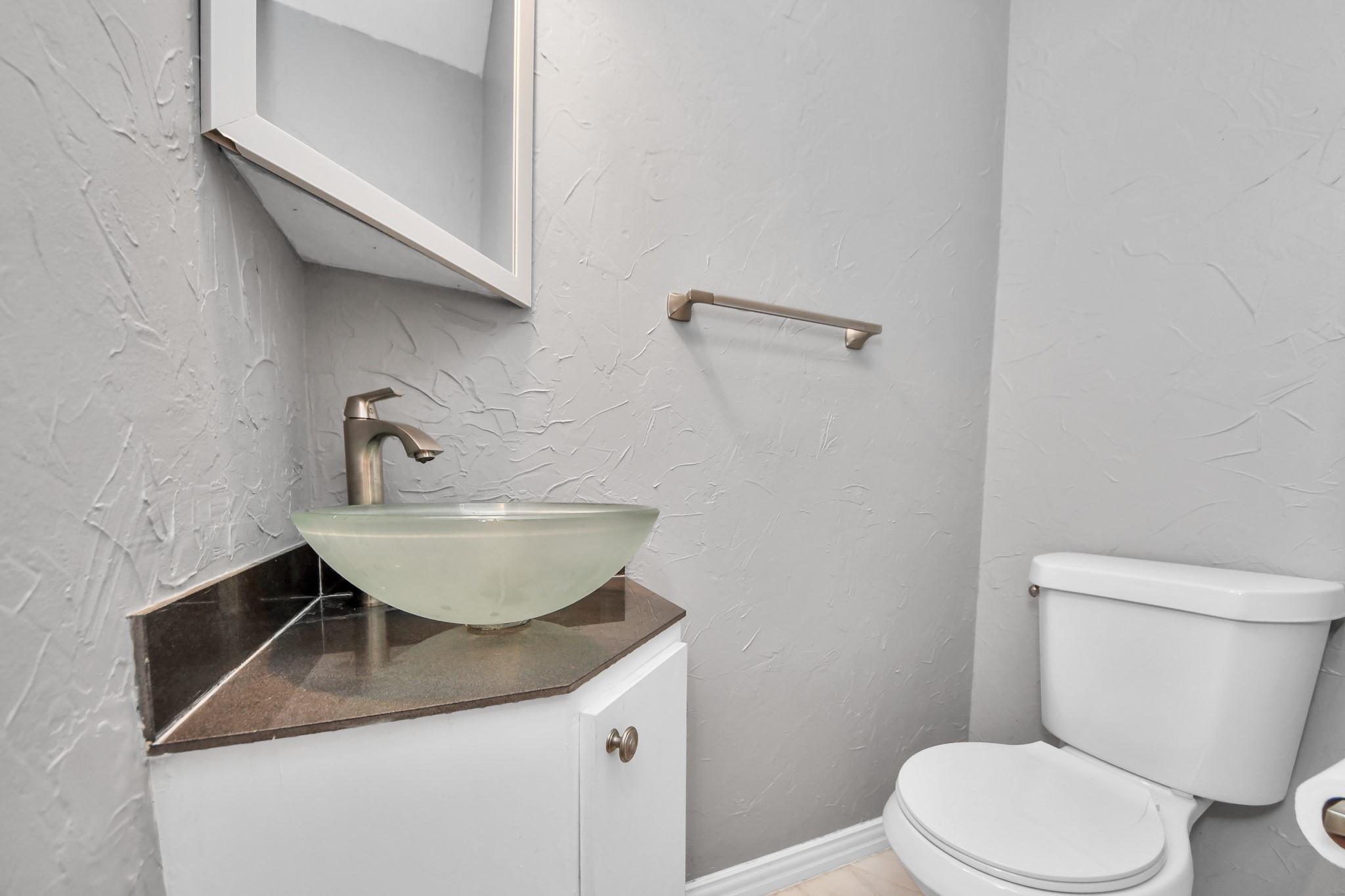 6334 Chevy Chase Drive 17 Property Photo 22