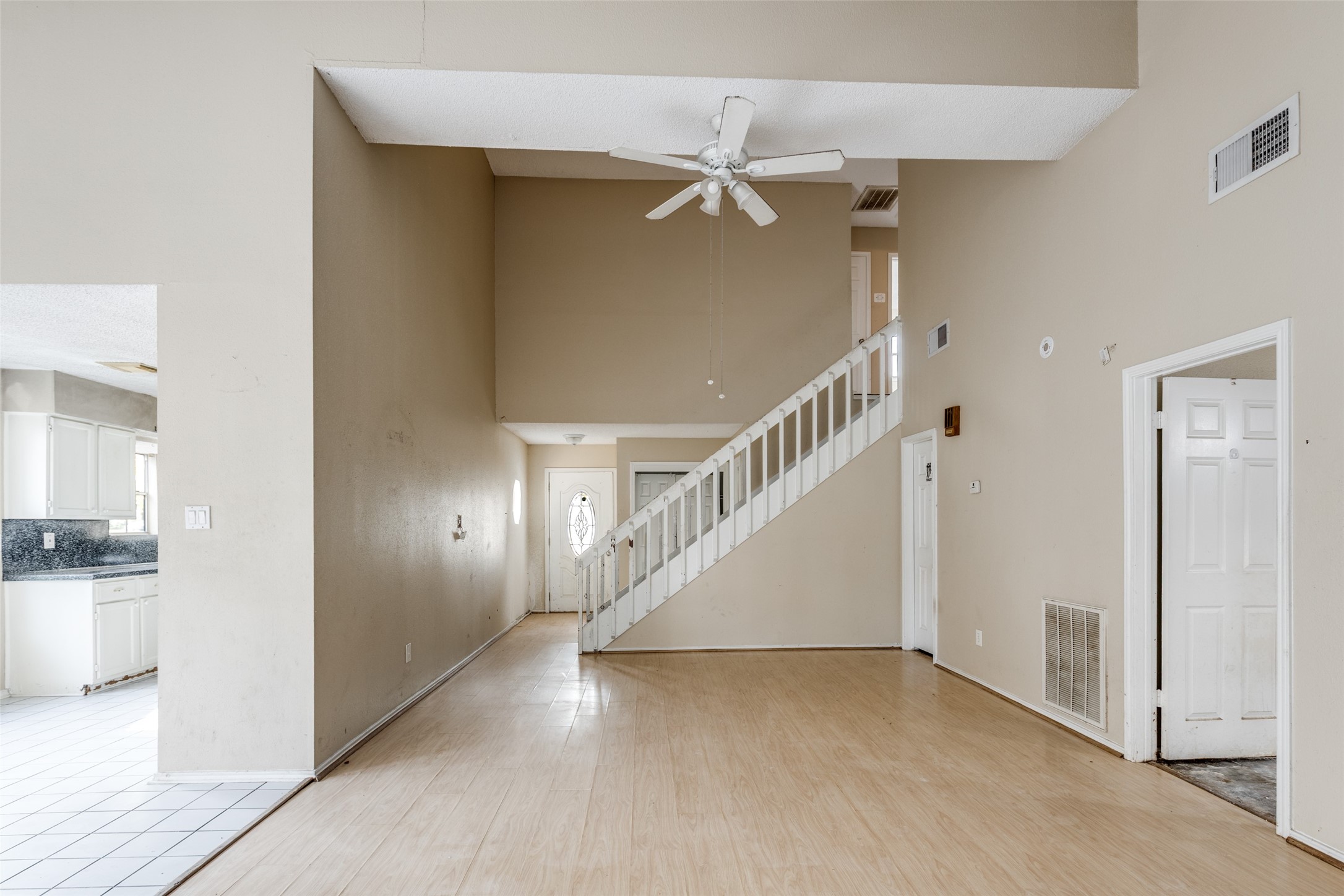 24010 Landing Way Drive Property Photo 4