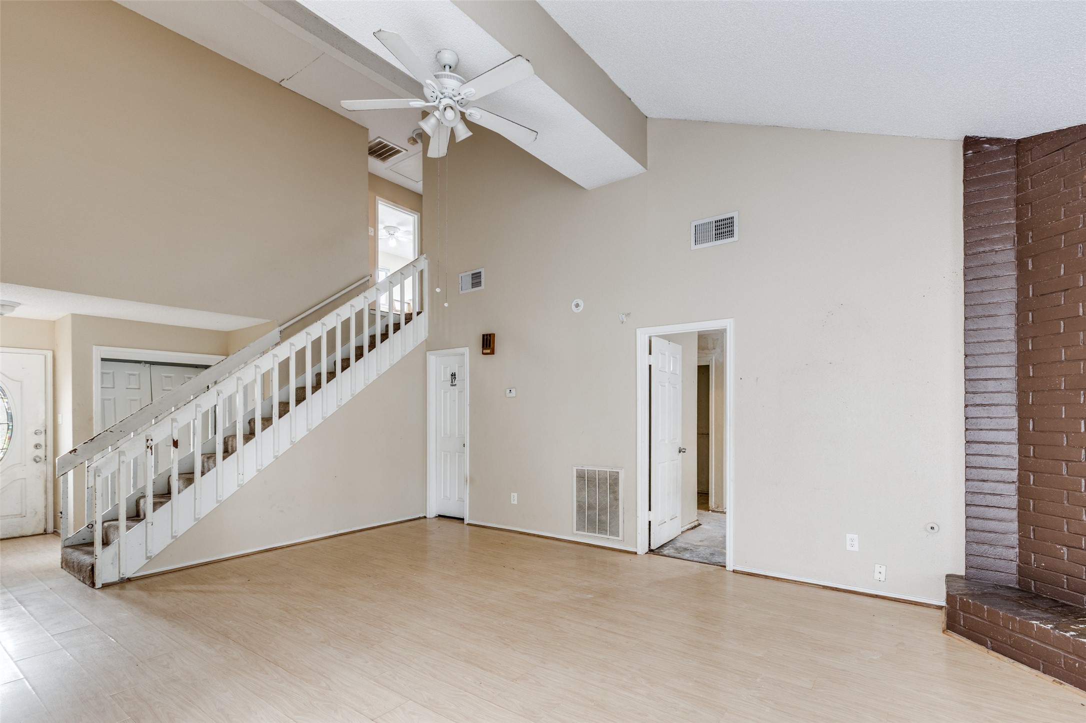 24010 Landing Way Drive Property Photo 5