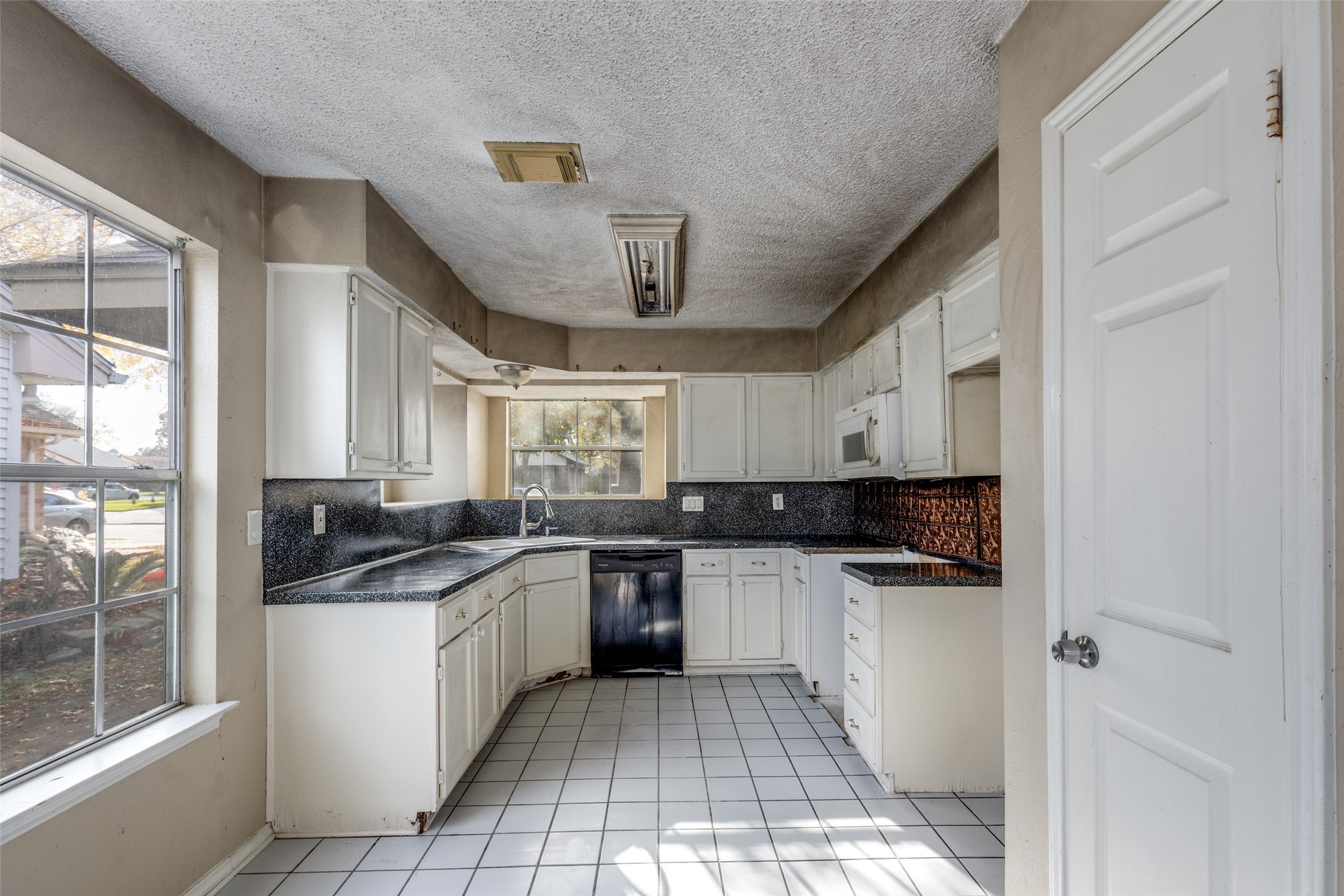24010 Landing Way Drive Property Photo 7