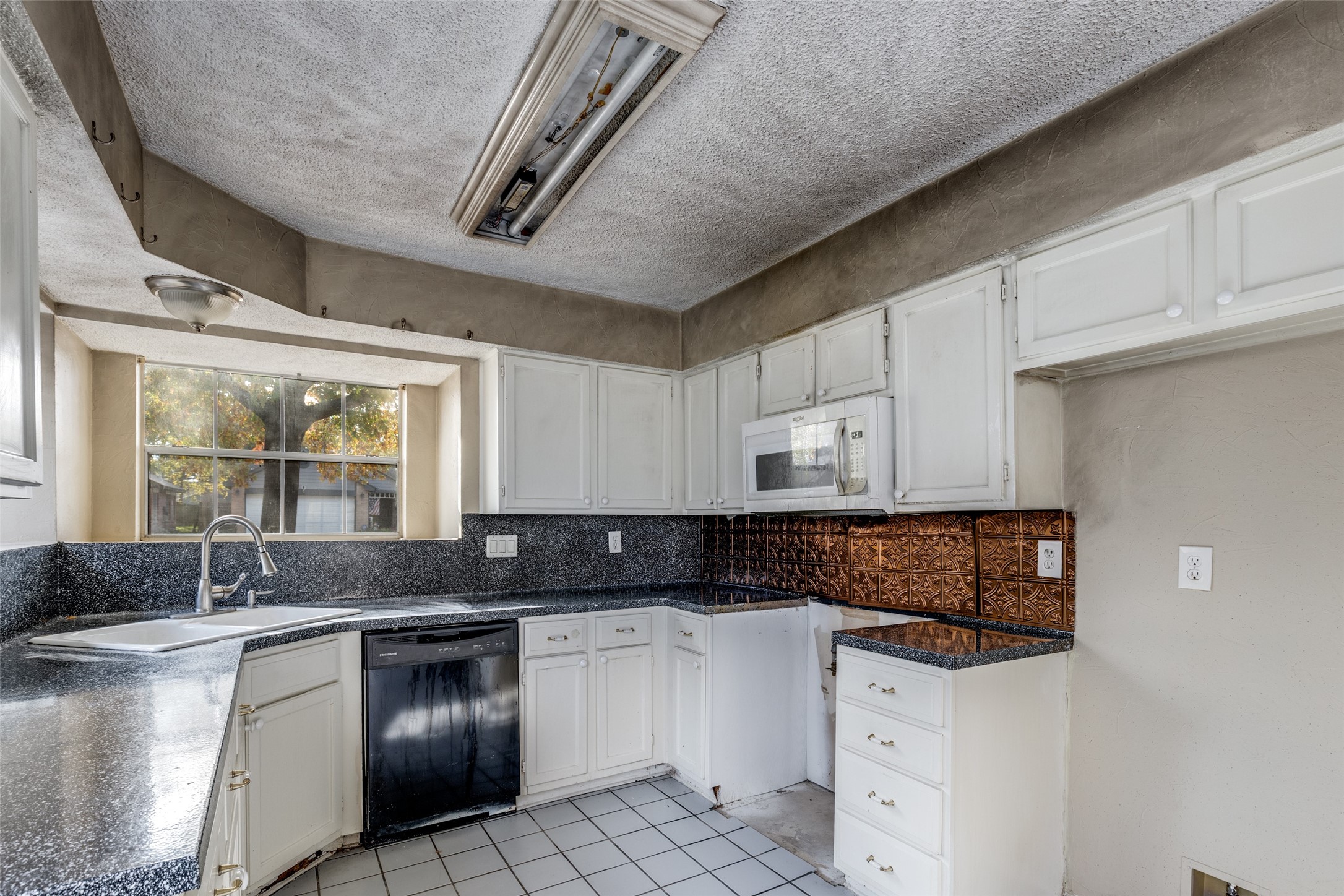 24010 Landing Way Drive Property Photo 8