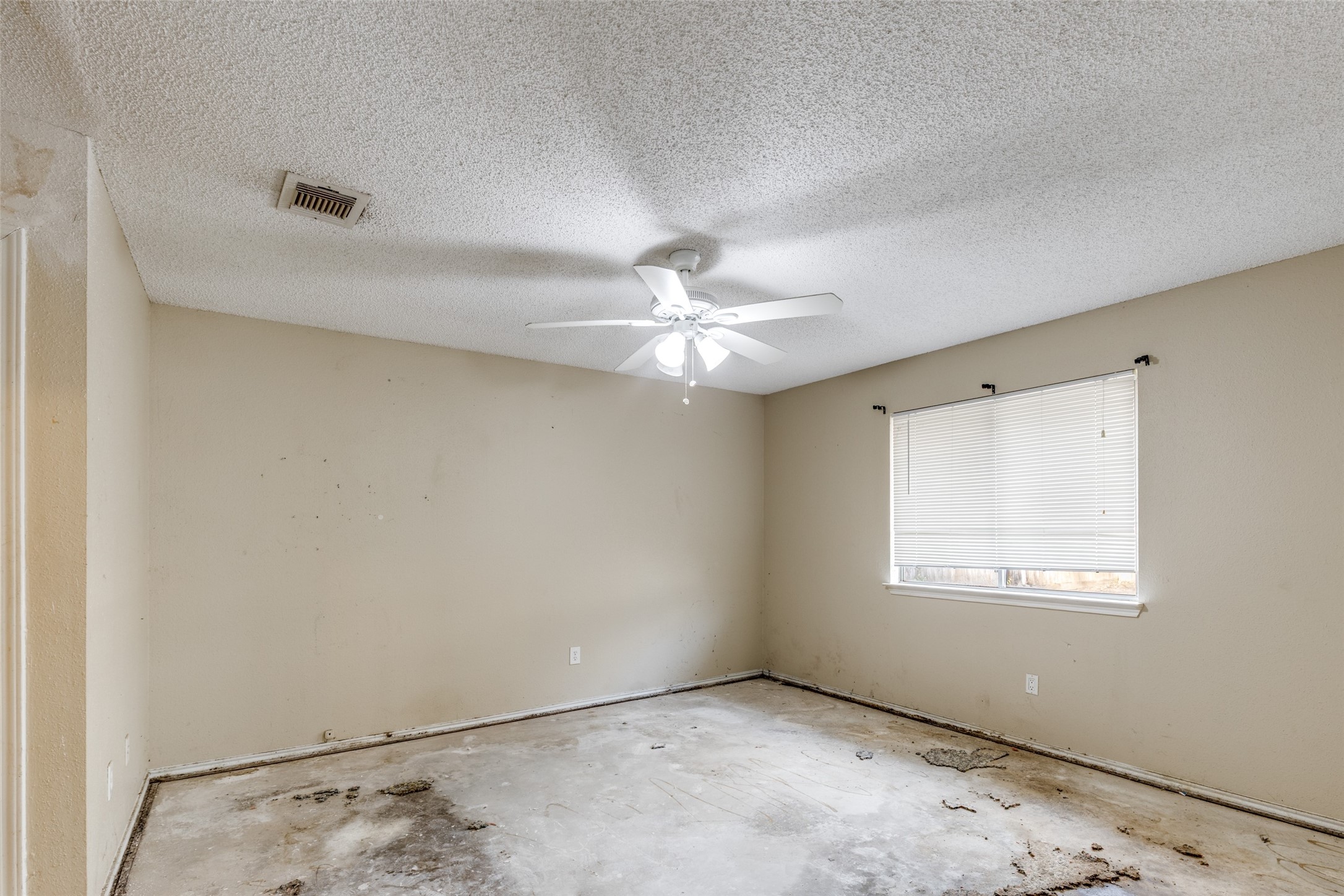 24010 Landing Way Drive Property Photo 10