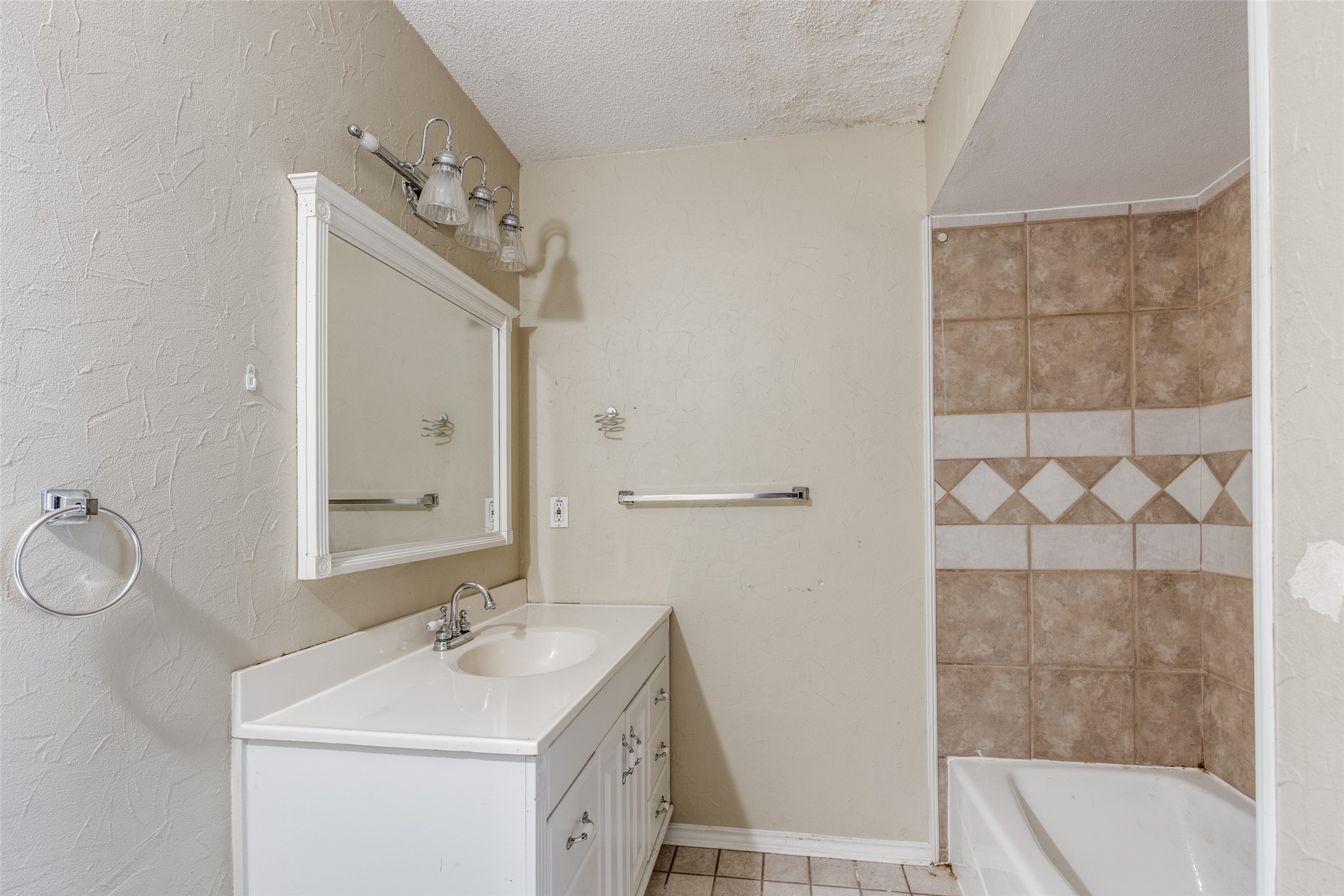 24010 Landing Way Drive Property Photo 12