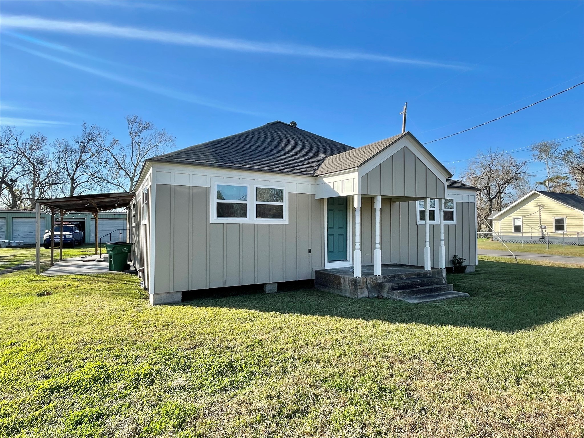 817 N Valderas Street Property Photo 1