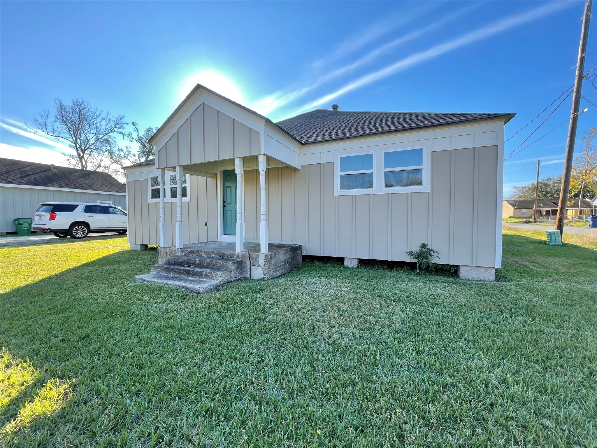 817 N Valderas Street Property Photo 2