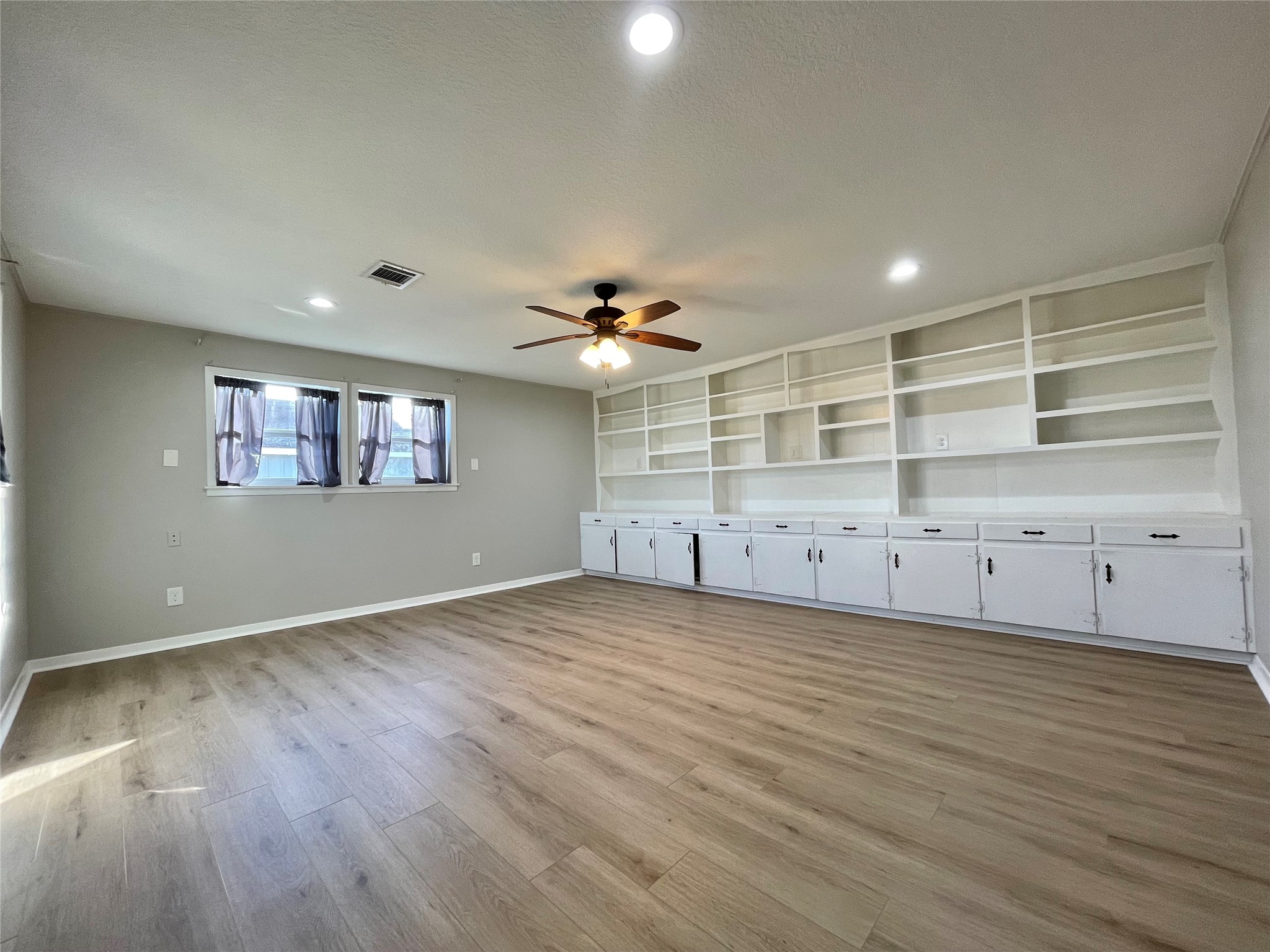 817 N Valderas Street Property Photo 3