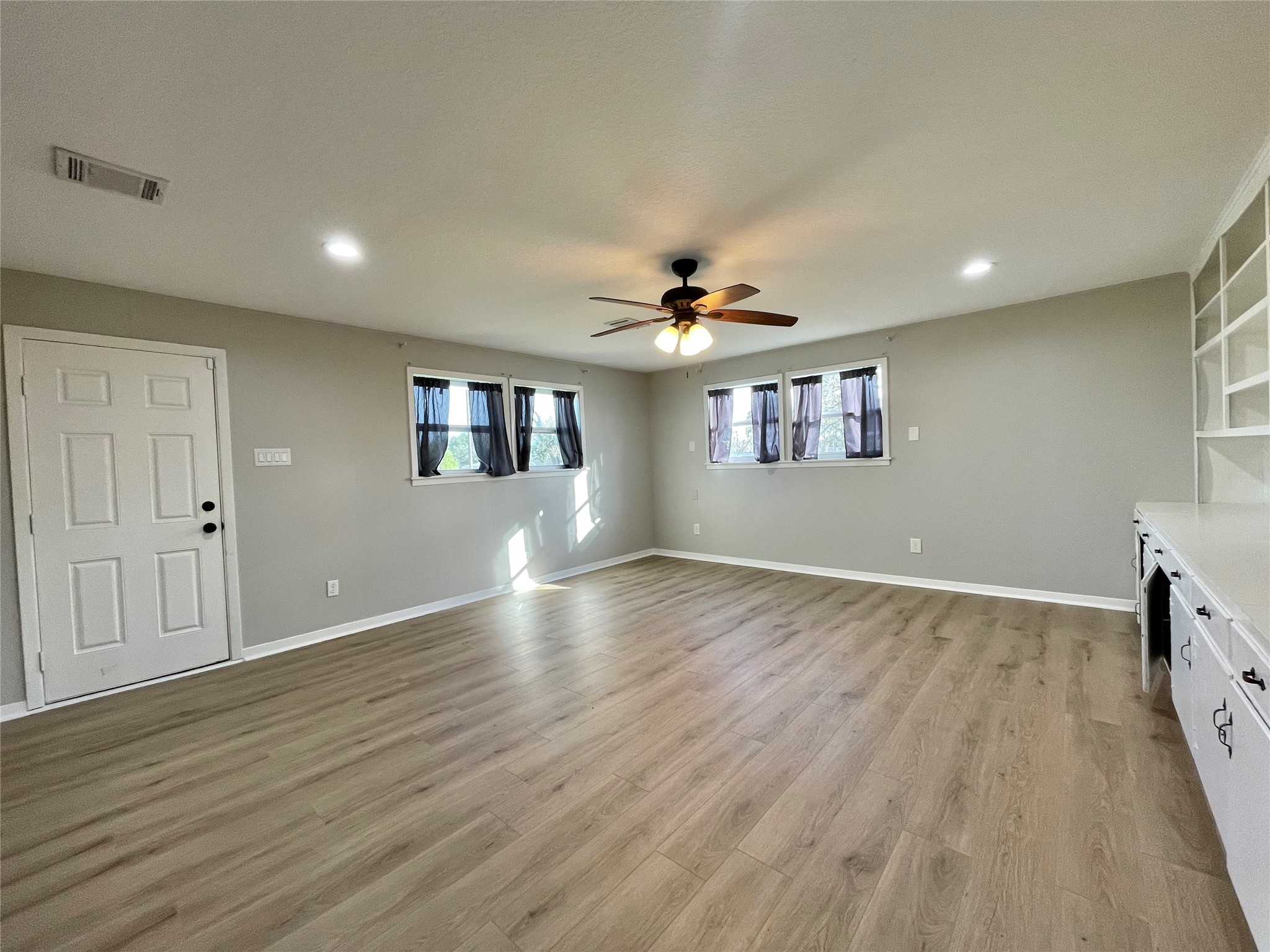 817 N Valderas Street Property Photo 4