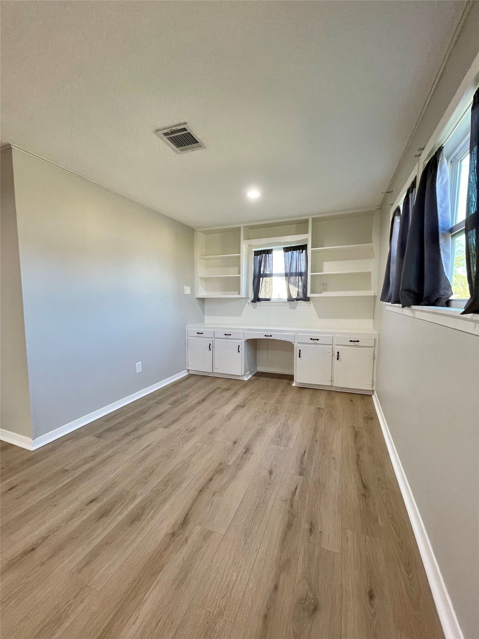 817 N Valderas Street Property Photo 6