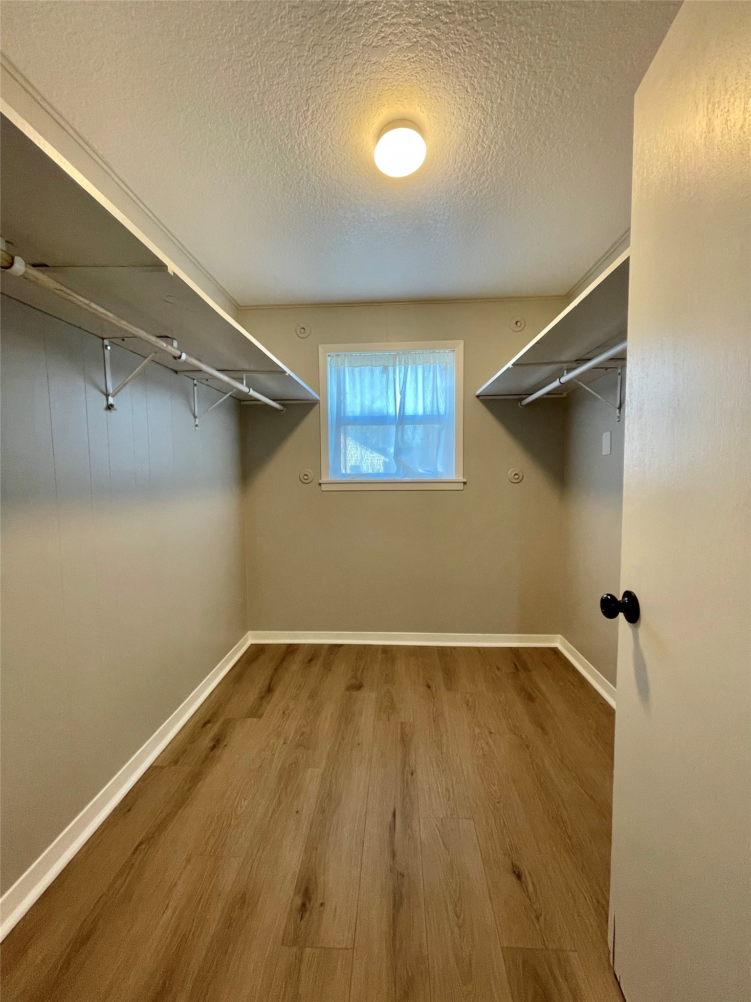 817 N Valderas Street Property Photo 7