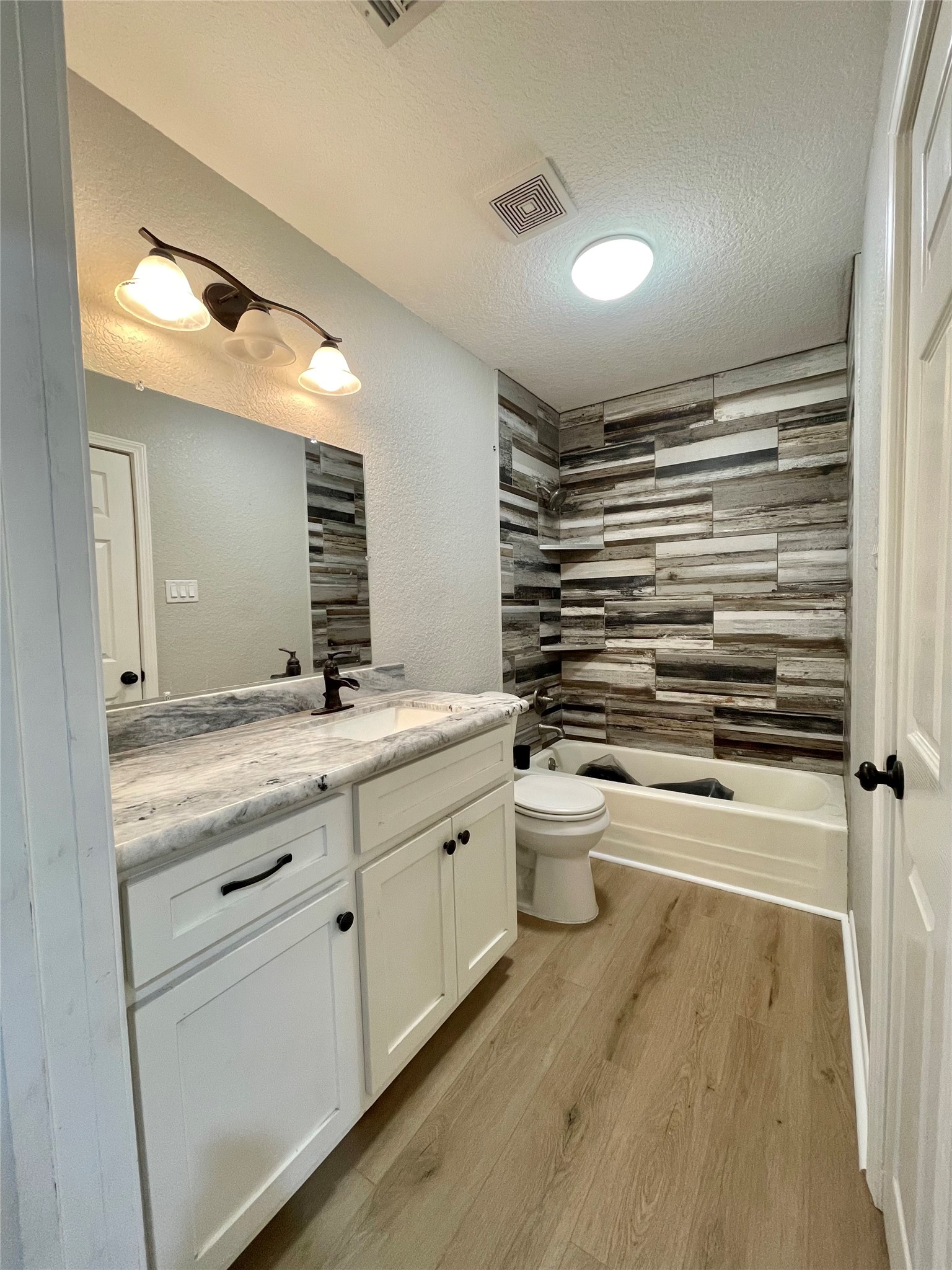 817 N Valderas Street Property Photo 12