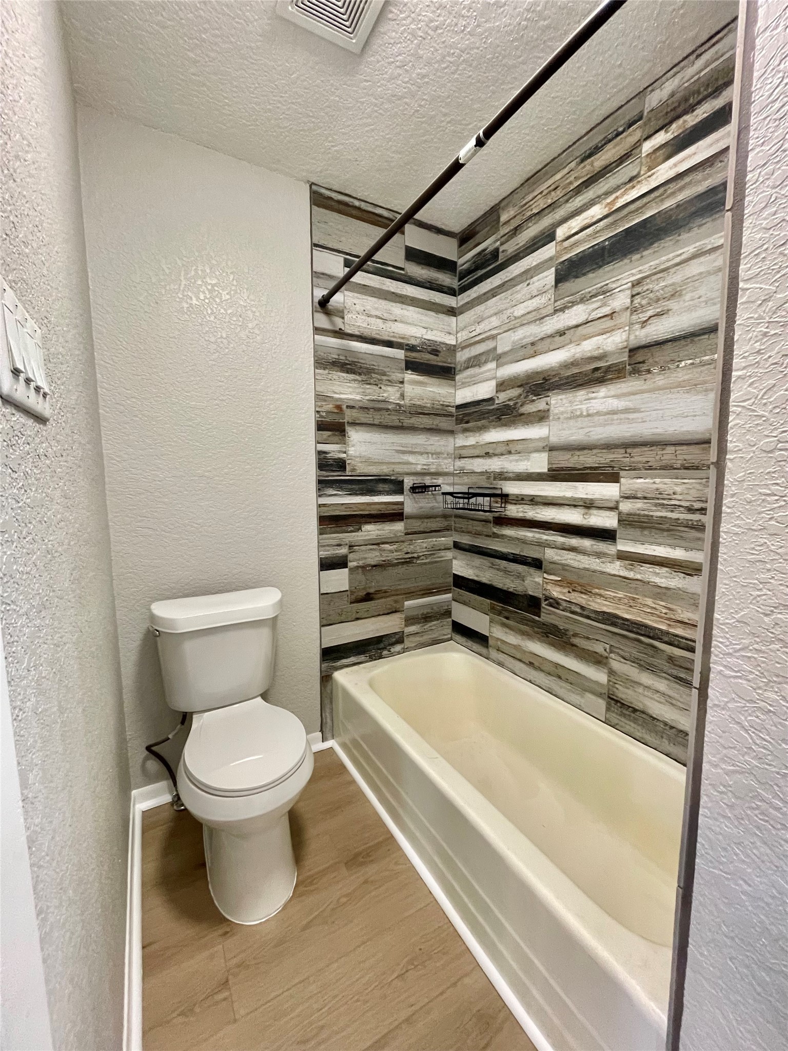 817 N Valderas Street Property Photo 18