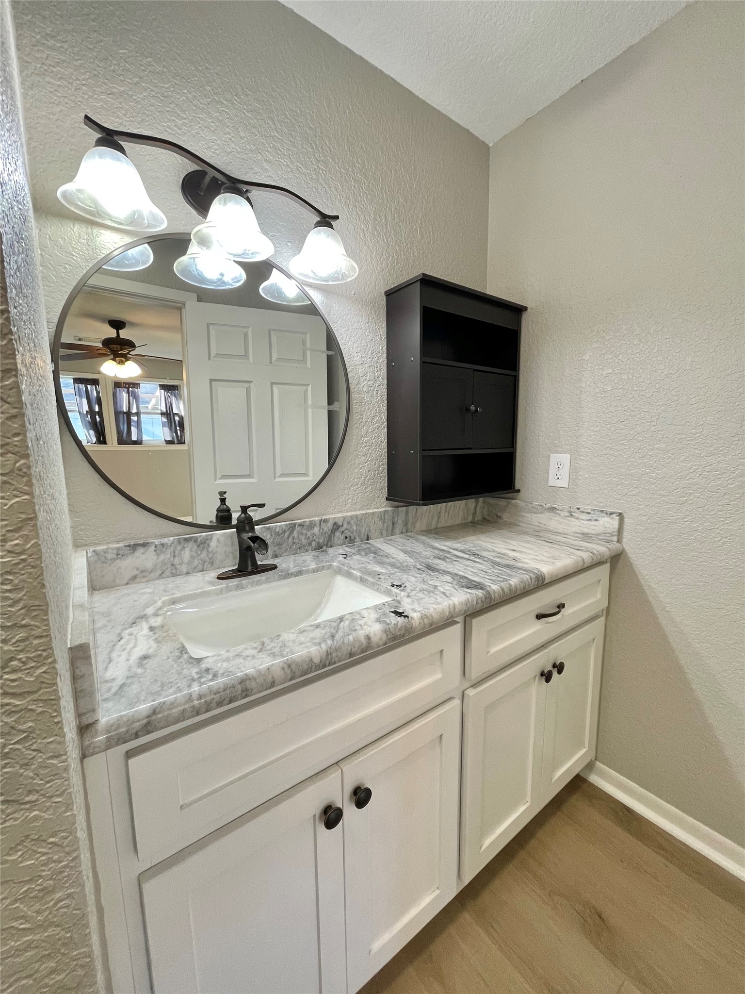 817 N Valderas Street Property Photo 19