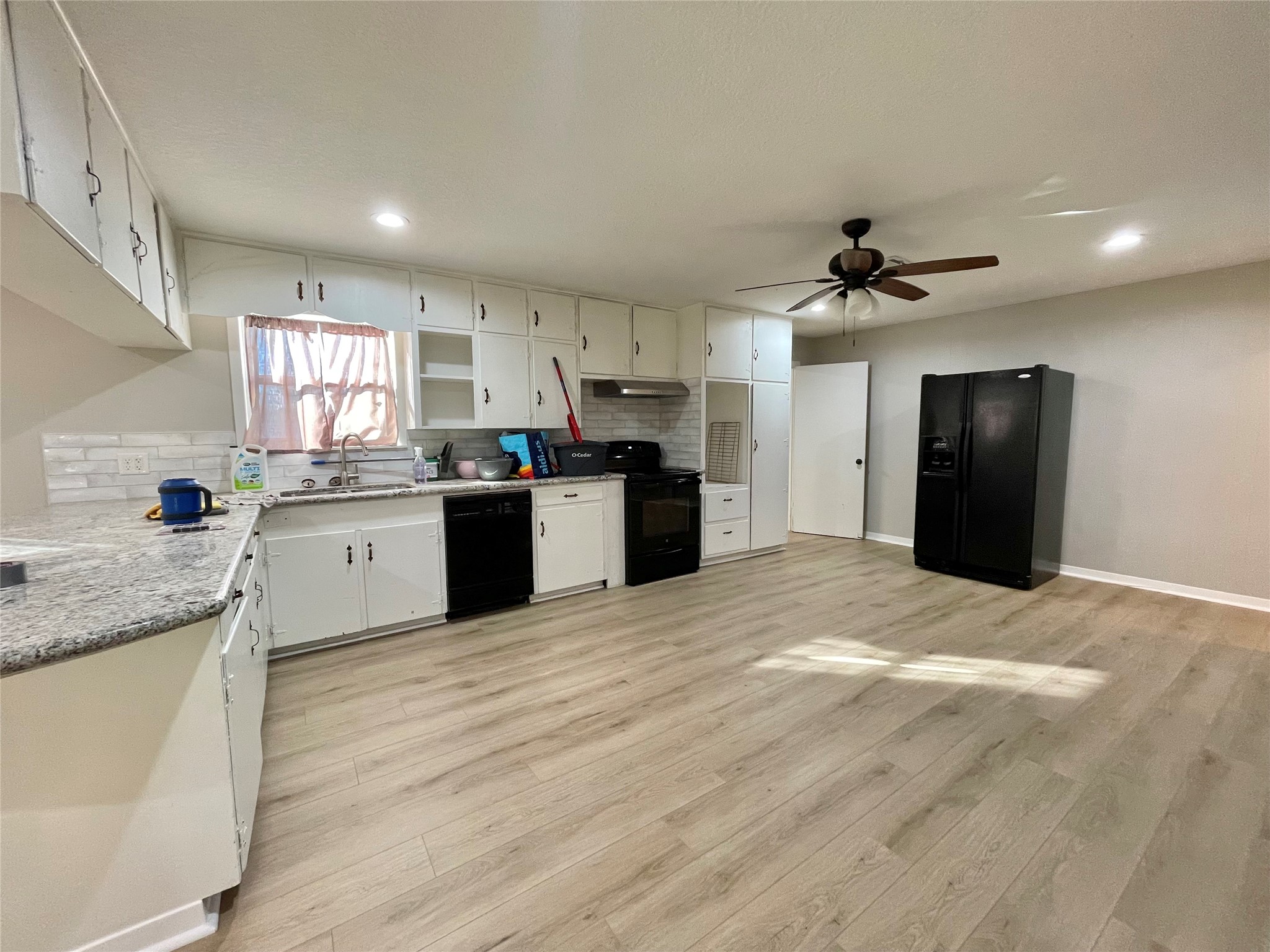 817 N Valderas Street Property Photo 20