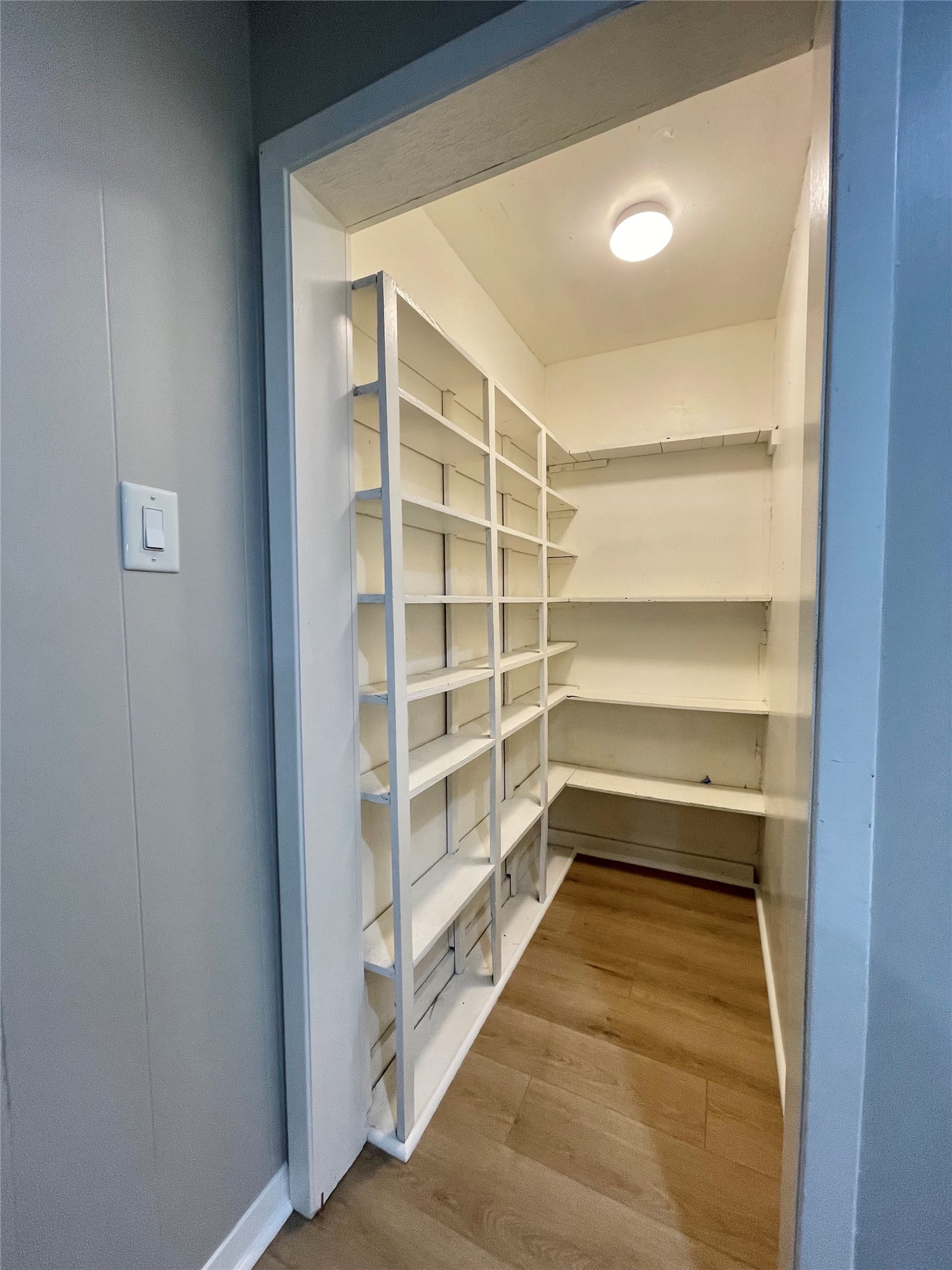 817 N Valderas Street Property Photo 21