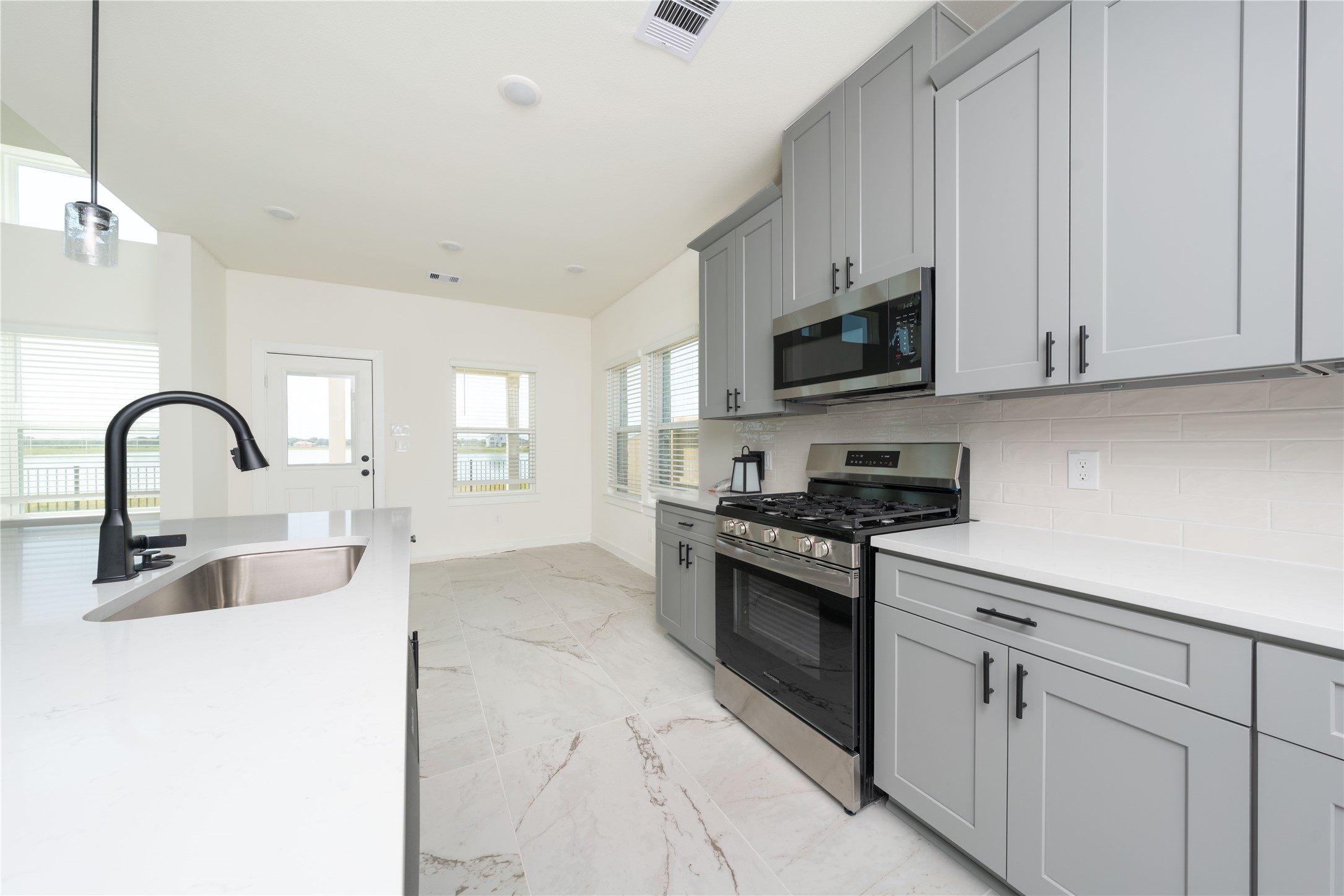 6026 Royal Palm Drive Property Photo 11