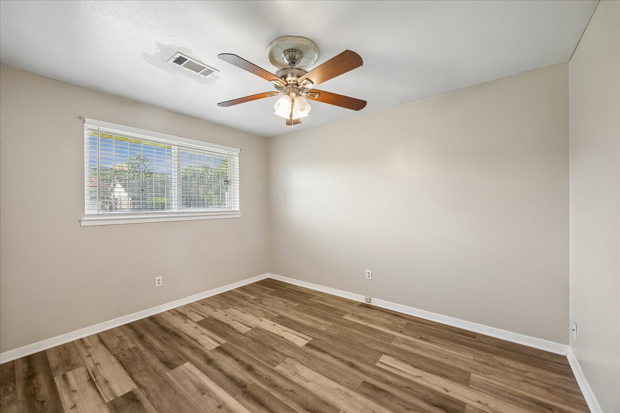 8403 Meadowshire Street Property Photo 10