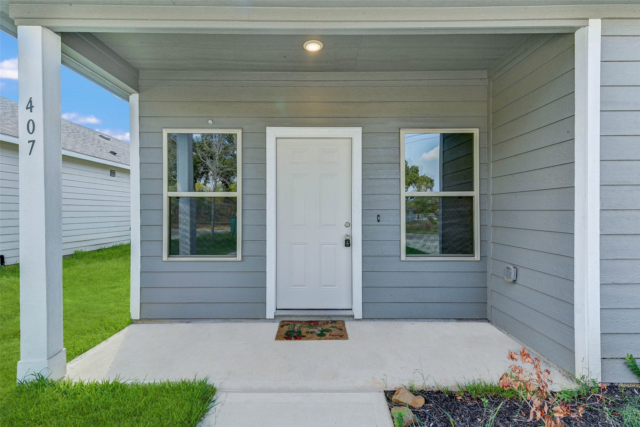 407 E Avenue G Property Photo 2