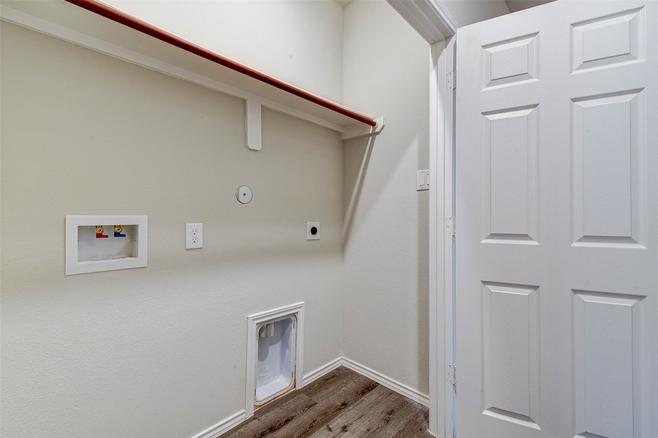 407 E Avenue G Property Photo 10