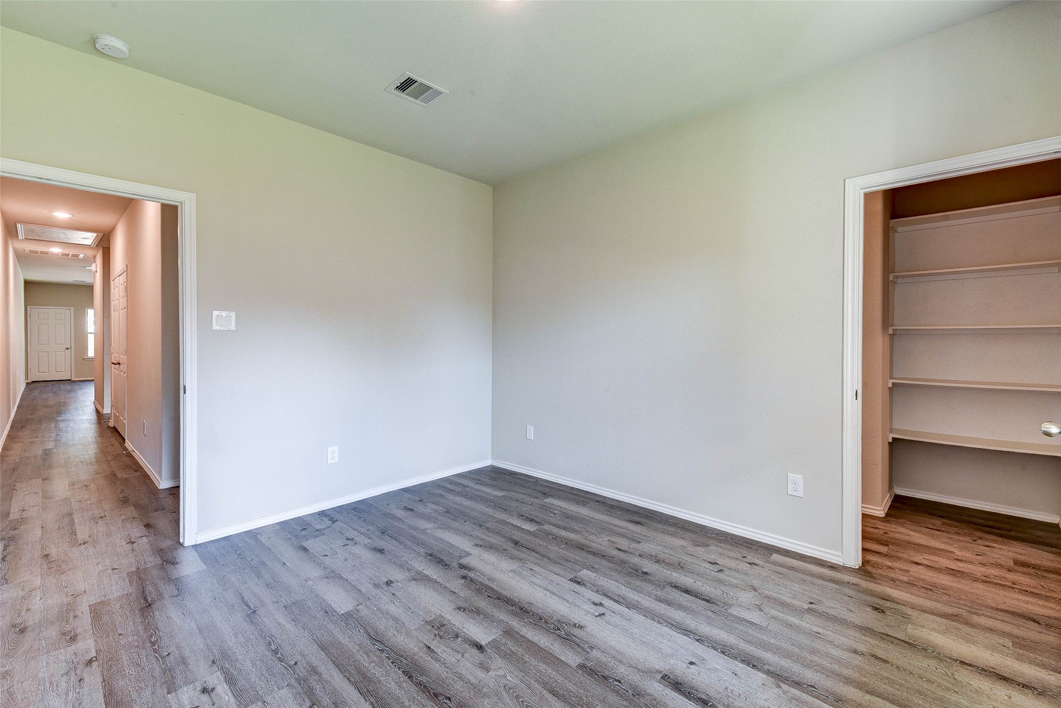 407 E Avenue G Property Photo 13