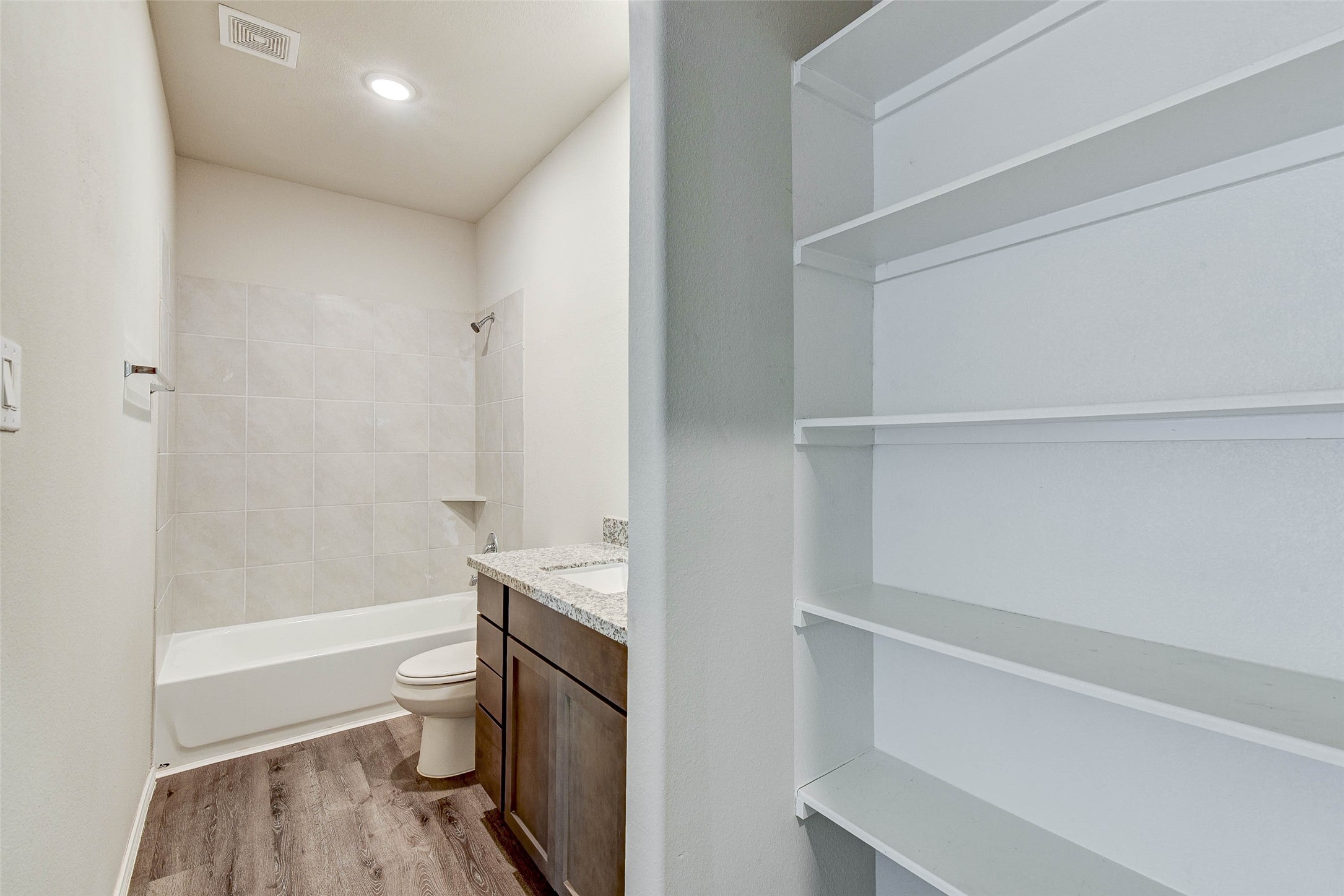407 E Avenue G Property Photo 14